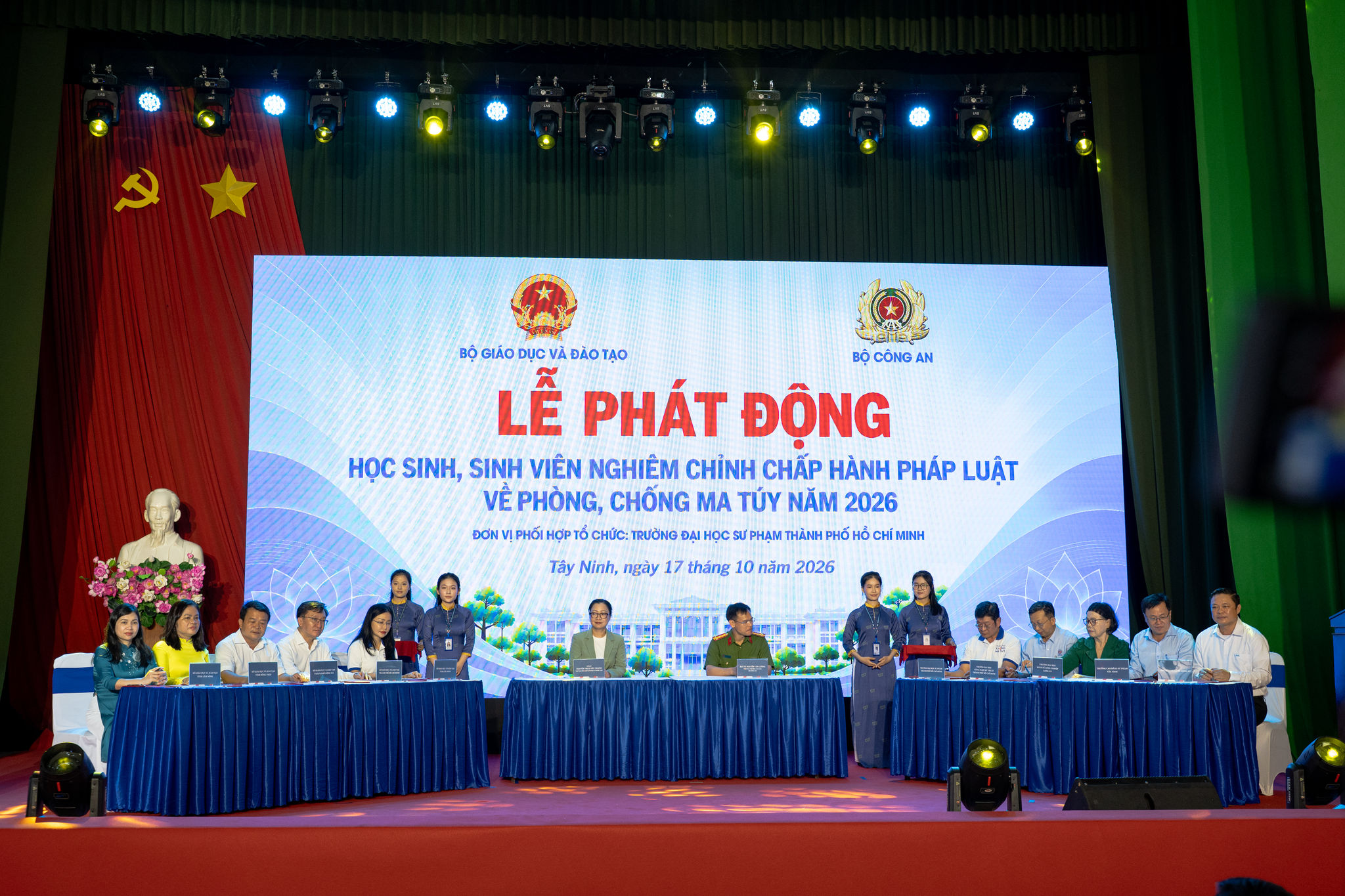 Tổ chức tuyên truyền pháp luật, kĩ năng về phòng, chống ma tuý cho học sinh, sinh viên