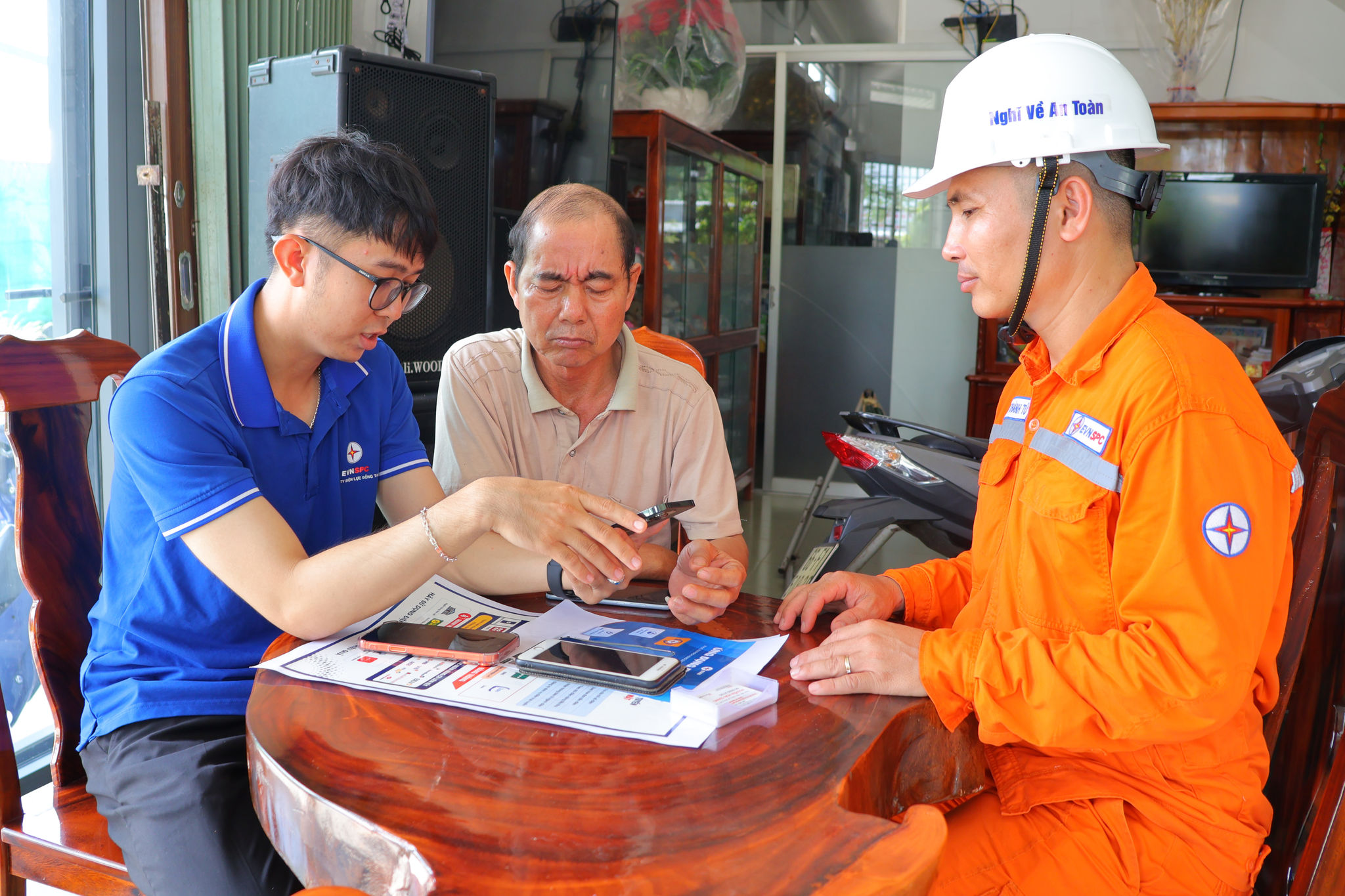 EVNSPC chủ động đối thoại, giải quyết kiến nghị của cử tri 1