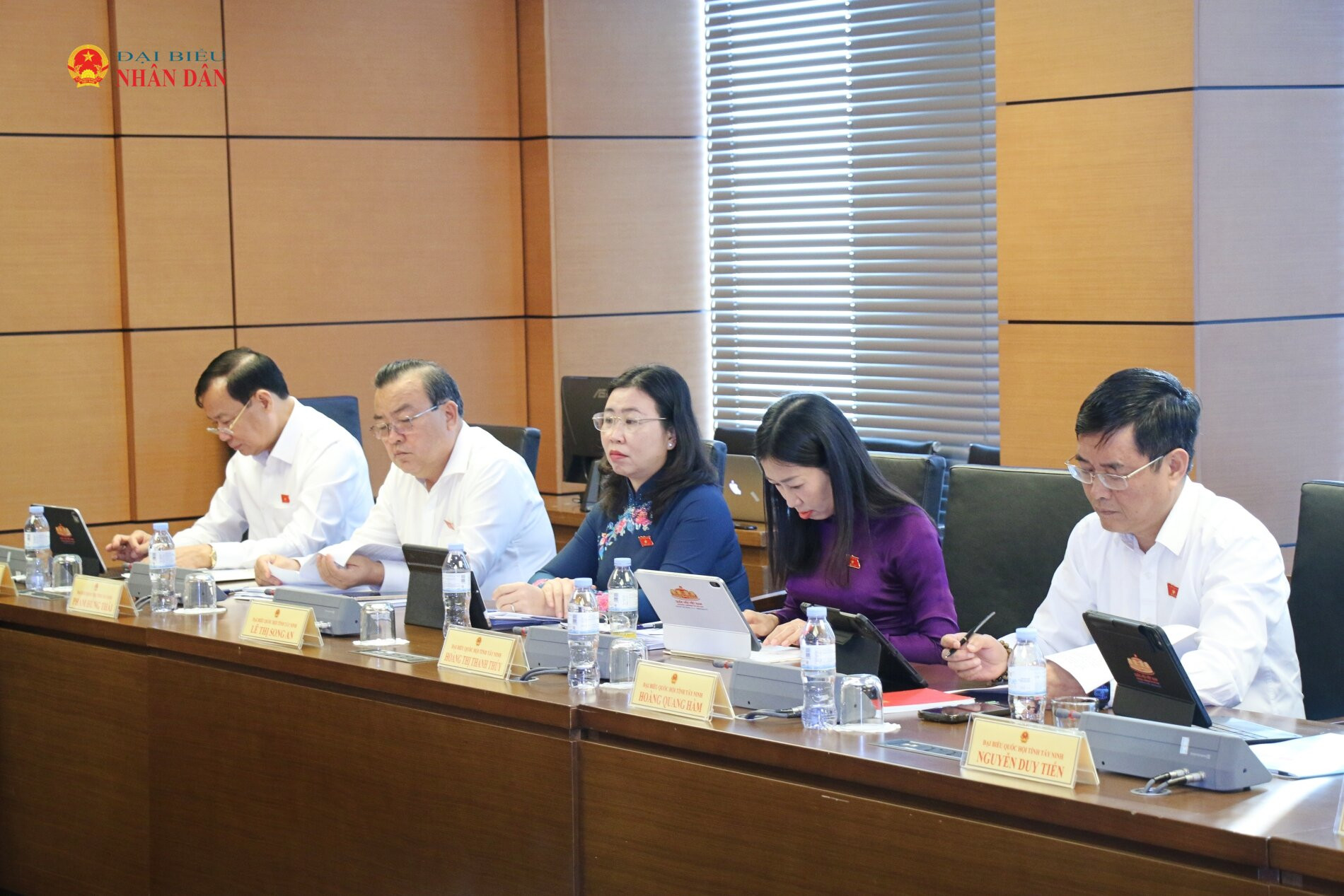 Các đại biểu tham dự phiên thảo luận tổ