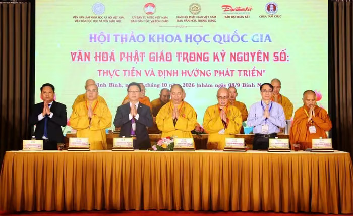 Các đại biểu chủ trì Hội thảo