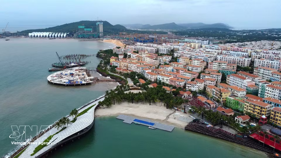 An aerial view shows the integration of architecture, water and natural landscapes in the coastal urban area. (Photo: VNA)