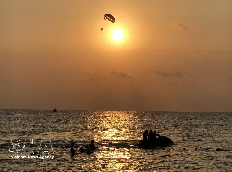 Sunset over Phu Quoc Island. (Photo: VNA)