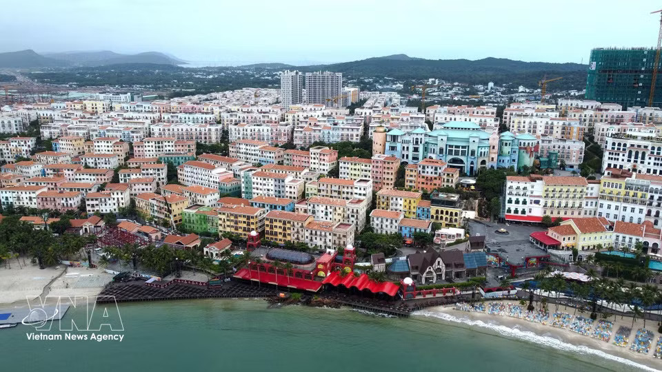 A corner of Sunset Town, a colourful architectural complex inspired by Mediterranean style. (Photo: VNA)
