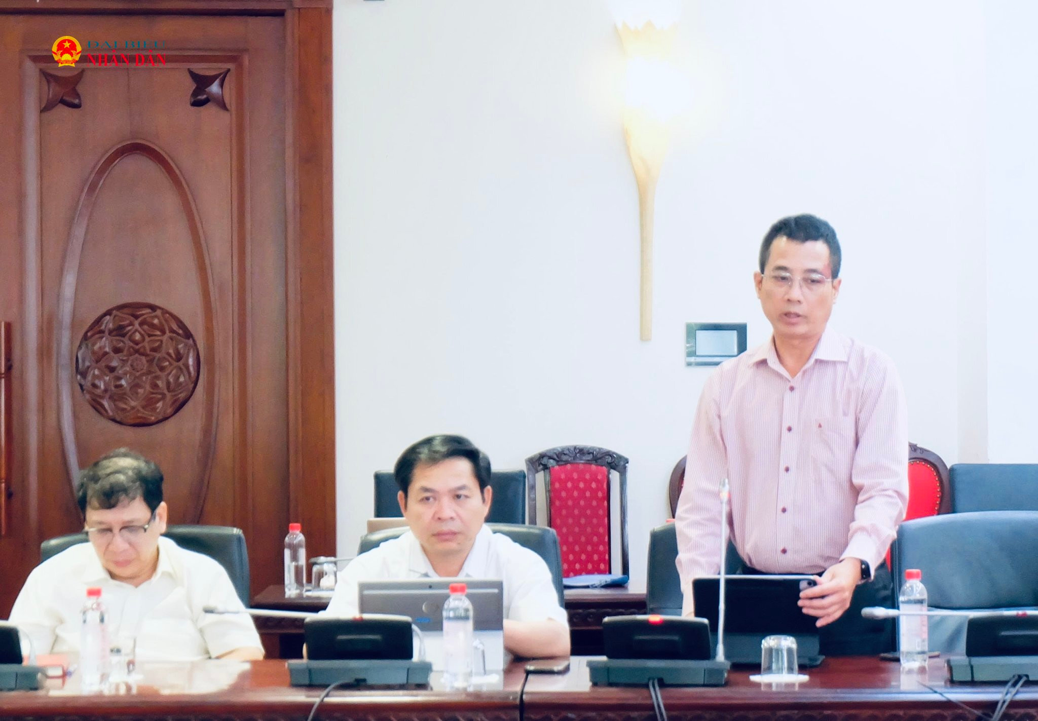 Phó Cục trưởng Cục chuyển đổi số Nguyễn Đại Vũ trả lời ý kiến của các Văn phòng Đoàn