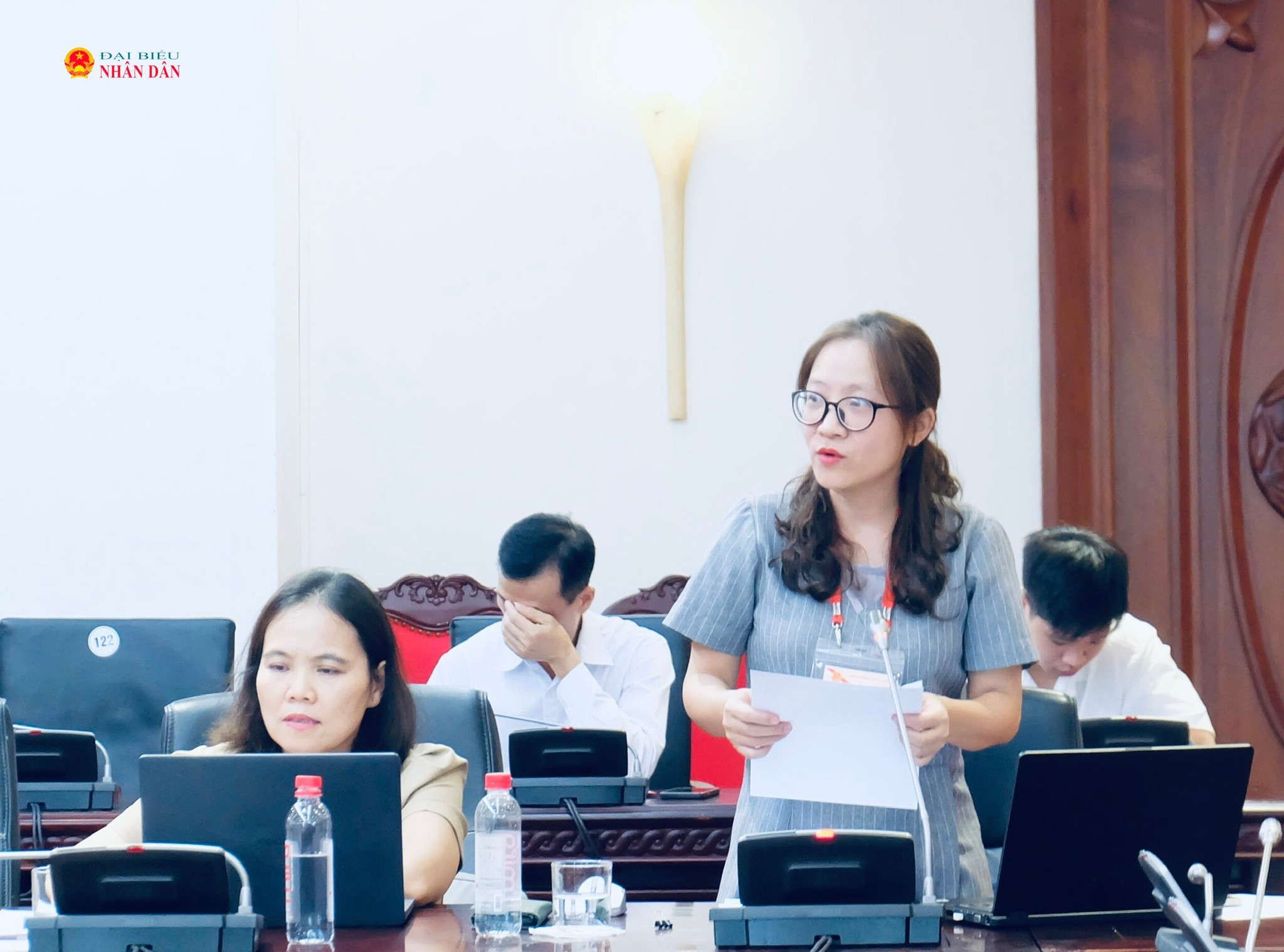 Phó Vụ trưởng Vụ Tổng hợp Nguyễn Hạnh Thu báo cáo