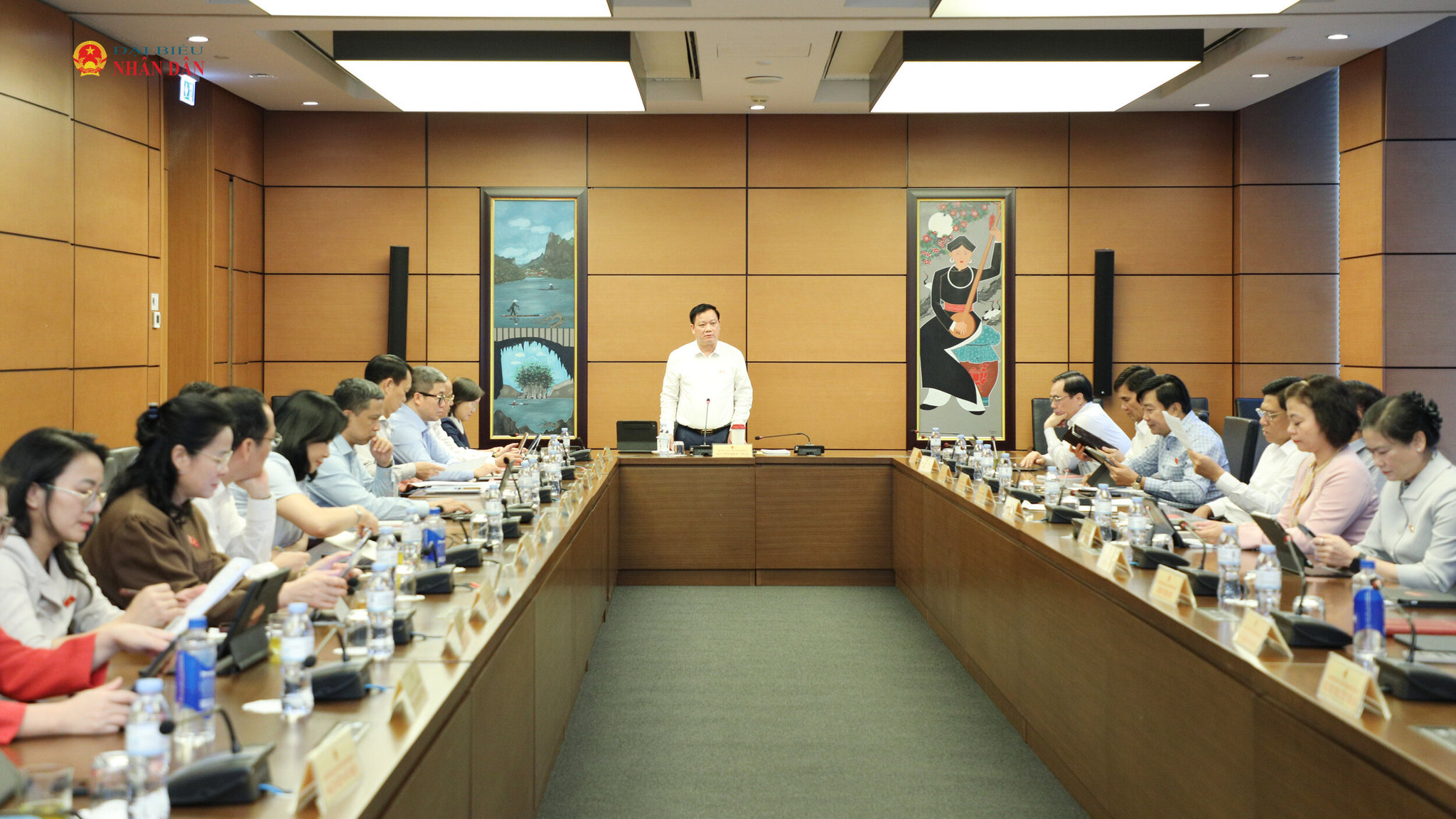 Toàn cảnh Tổ 10 thảo luận