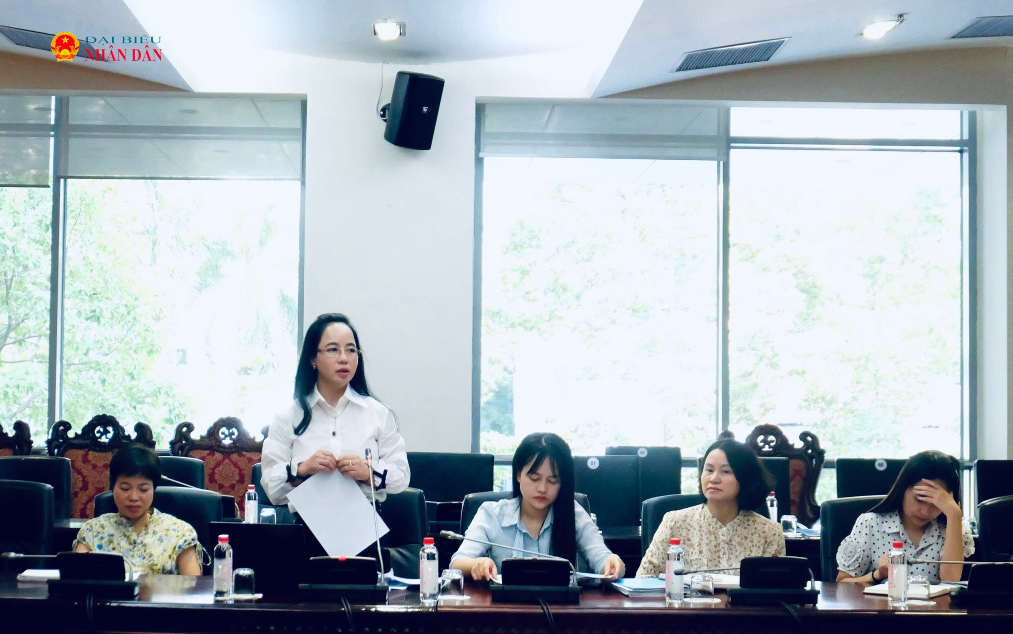 Vụ trưởng Vụ Kế hoạch - Tài chính Vũ Thị Thu Nga trả lời câu hỏi của đại diện Văn phòng Đoàn