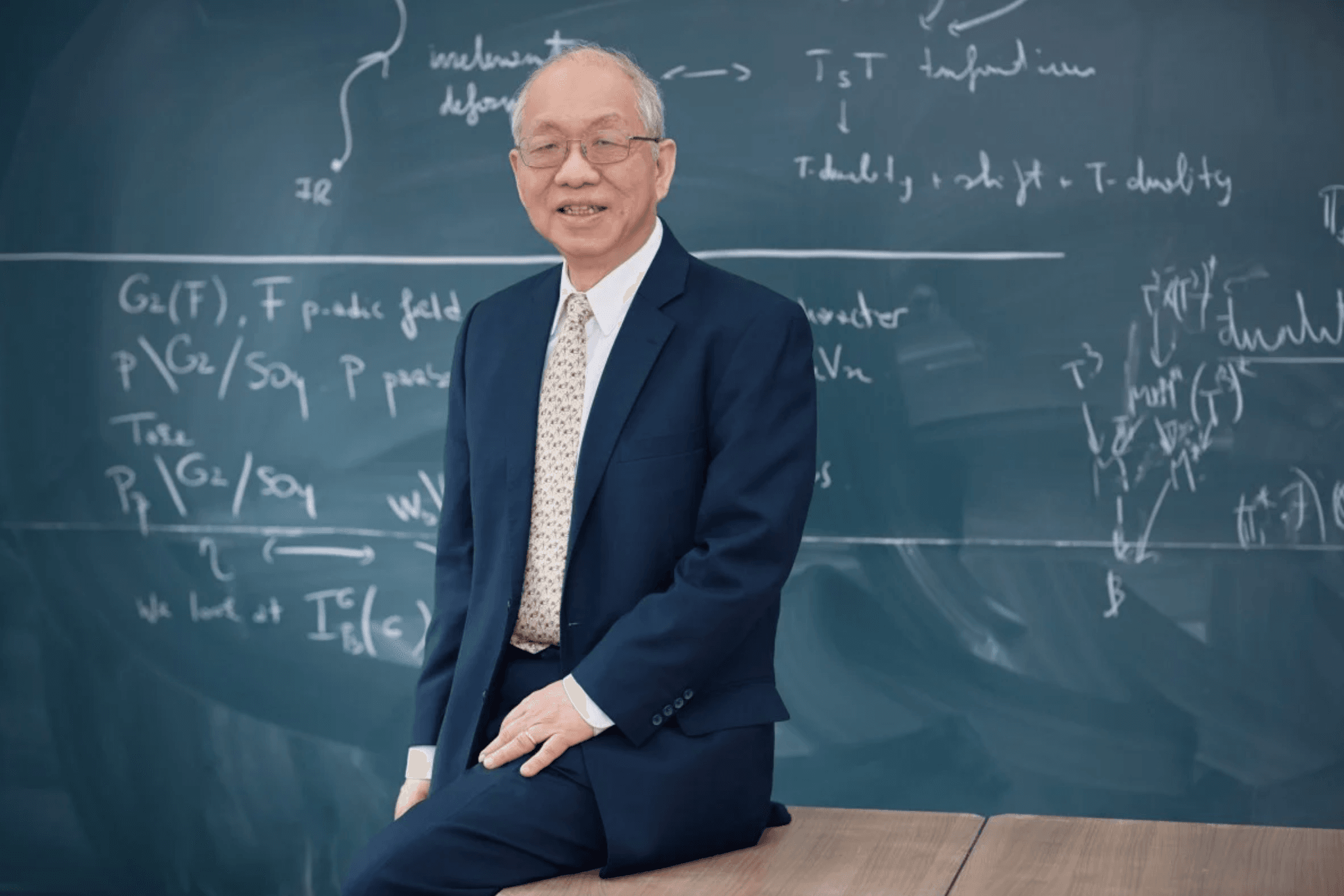 Ông Shing-Tung Yau, nhà toán học đoạt Huy chương Fields, Giám đốc Trung tâm Khoa học Toán học Yau thuộc Đại học Thanh Hoa