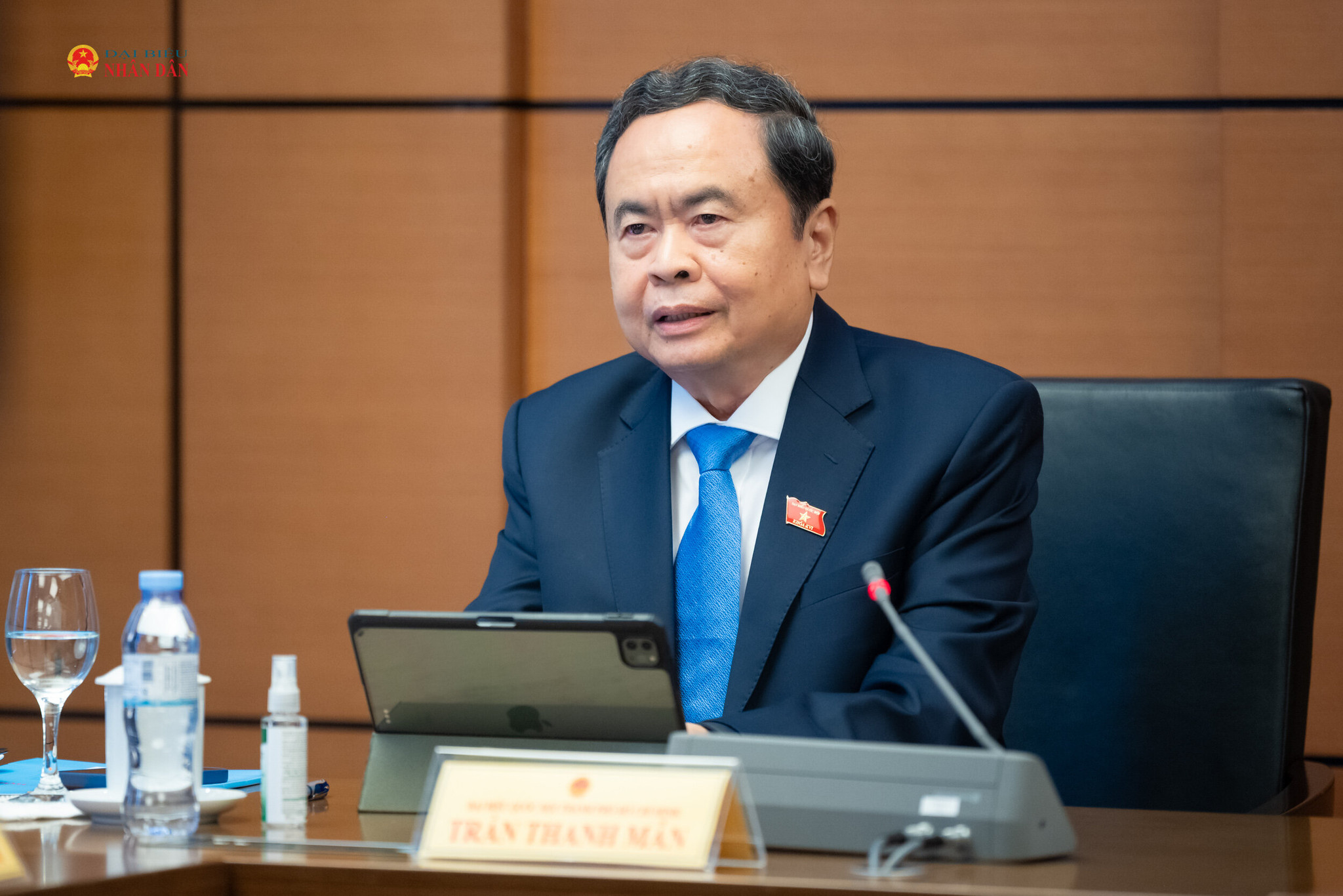 Chủ tịch Quốc hội Trần Thanh Mẫn thảo luận tại tổ