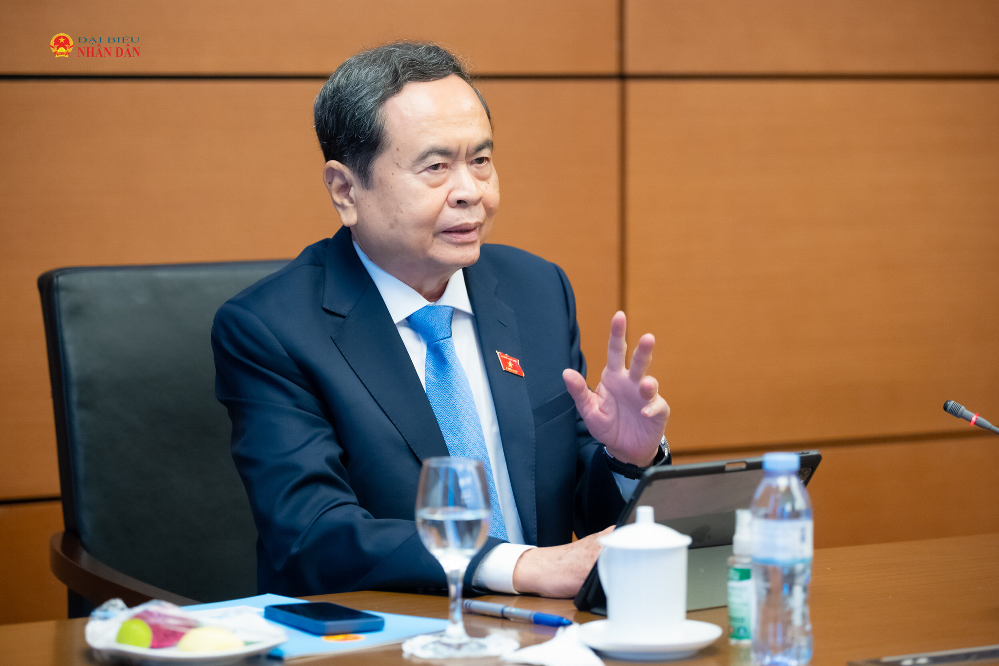 Chủ tịch Quốc hội Trần Thanh Mẫn thảo luận tại tổ. Ảnh: Phạm Thắng