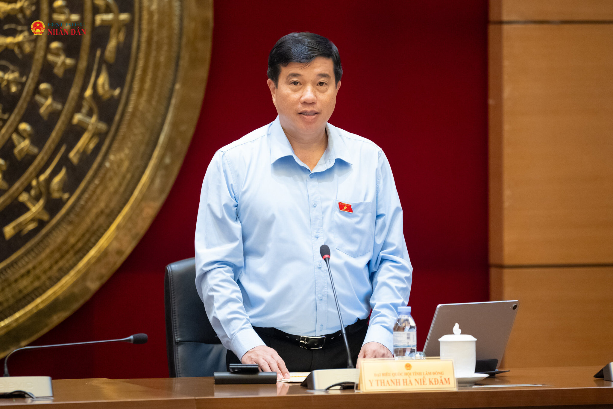 ĐBQH Y Thanh Hà Niê Kđăm (tỉnh Lâm Đồng) phát biểu thảo luận tại tổ. Ảnh: Phạm Thắng