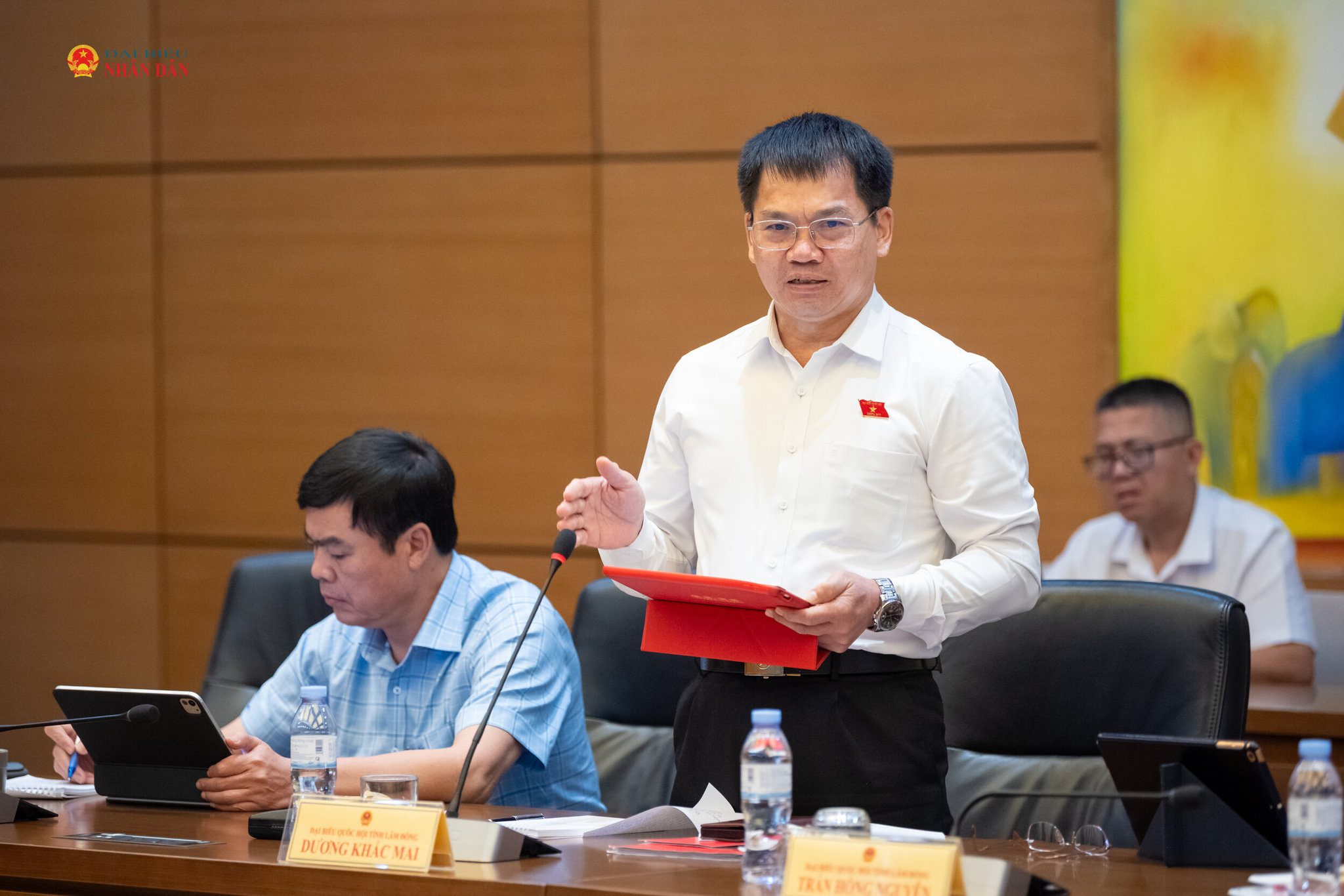 ĐBQH Dương Khắc Mai (tỉnh Lâm Đồng) phát biểu thảo luận tại tổ. Ảnh: Phạm Thắng