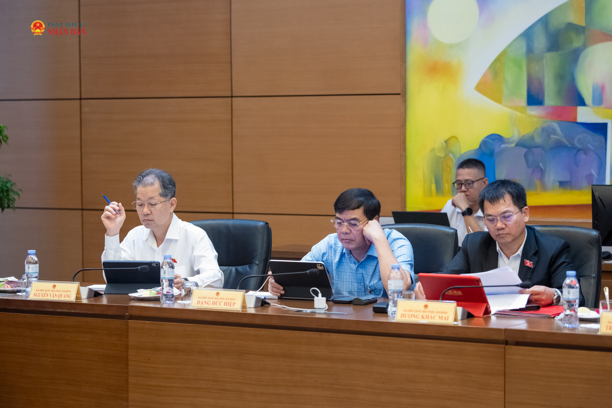 Các đại biểu tại thảo luận tổ. Ảnh: Phạm Thắng