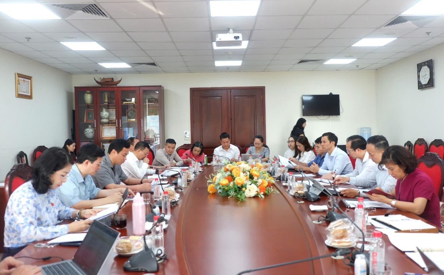 Quang cảnh buổi làm việc