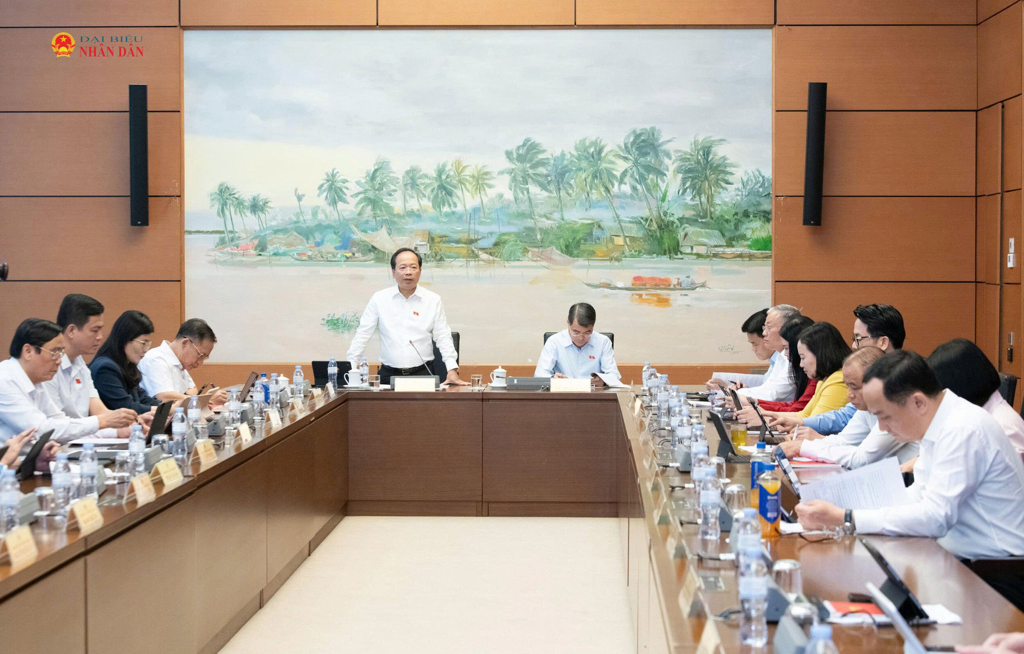 Bí thư Tỉnh ủy, Trưởng Đoàn ĐBQH tỉnh Hà Tĩnh Nguyễn Duy Lâm điều hành phiên thảo luận