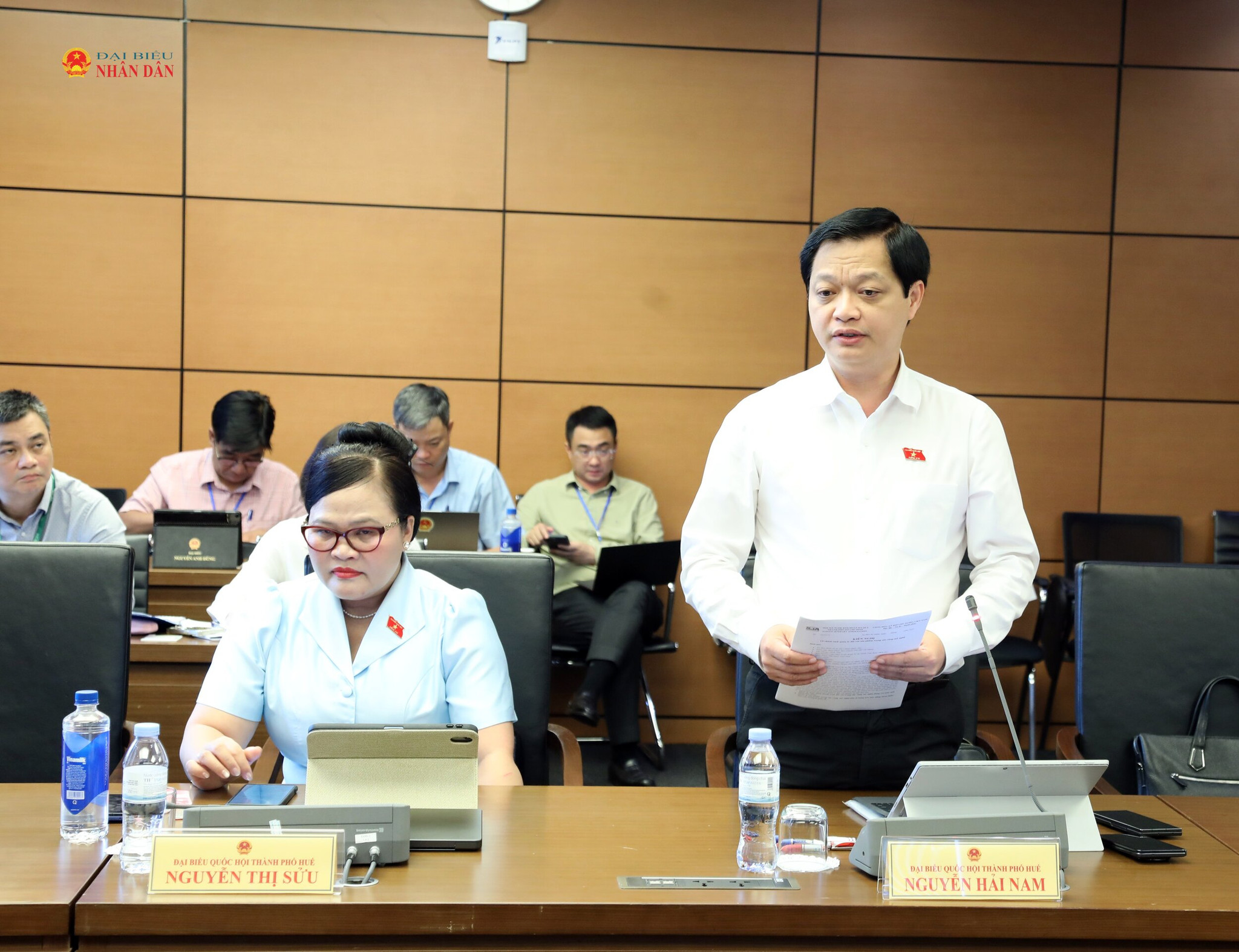 Đại biểu Nguyễn Hoài Nam (thành phố Huế) phát biểu