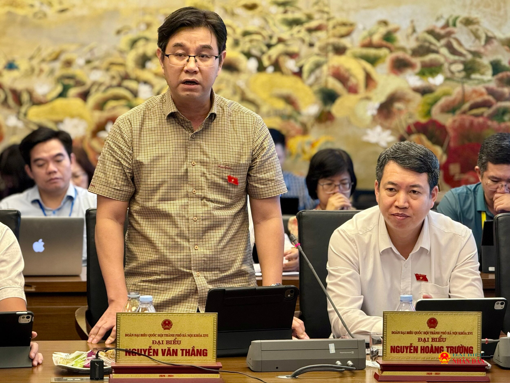 ĐBQH Nguyễn Văn Thắng (Hà Nội) phát biểu thảo luận tại Tổ 1. Ảnh: Duy Linh