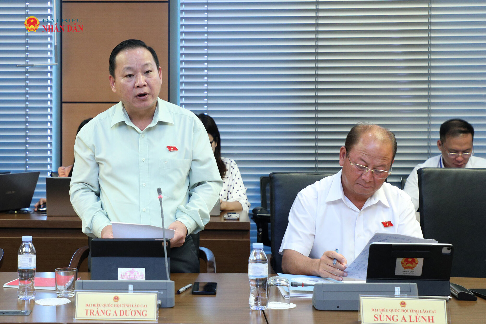 ĐBQH Tráng A Dương (Lào Cai) phát biểu tại tổ
