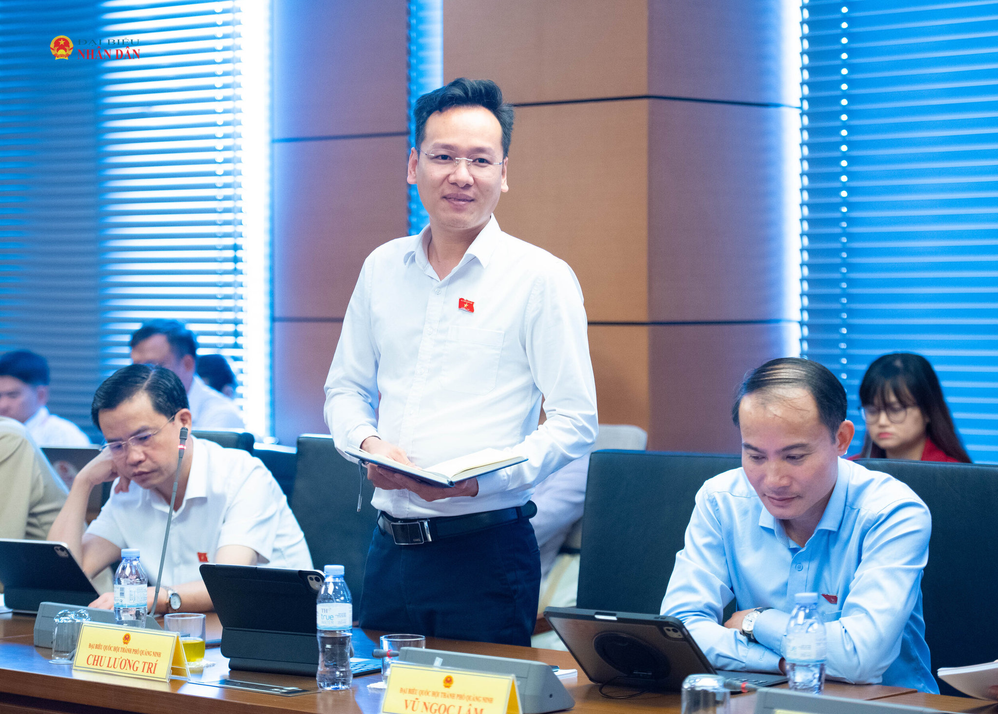 ĐBQH Chu Lương Trí (TP. Quảng Ninh). Ảnh Xuân Quý (2)