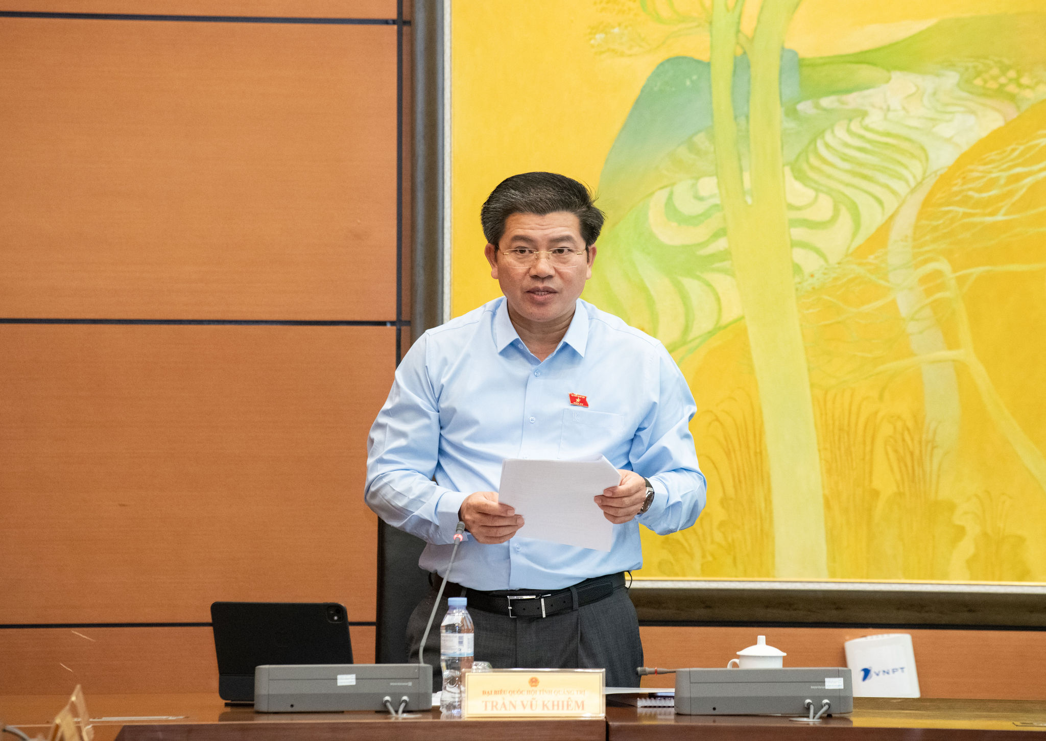Phó Bí thư Thường trực Tỉnh ủy, Trưởng Đoàn ĐBQH tỉnh Quảng Trị Trần Vũ Khiêm phát biểu
