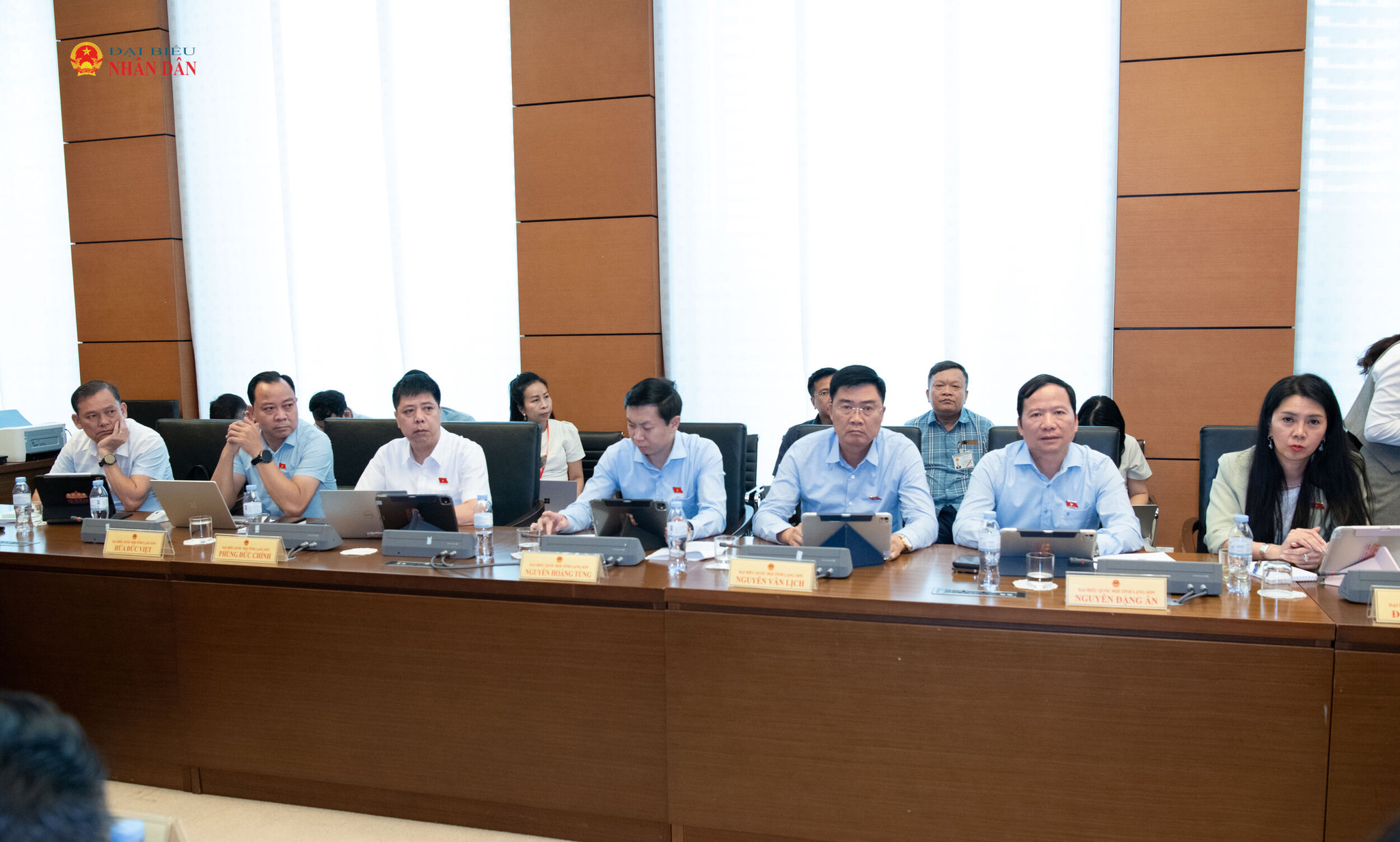 Các đại biểu tham gia phiên thảo luận tổ