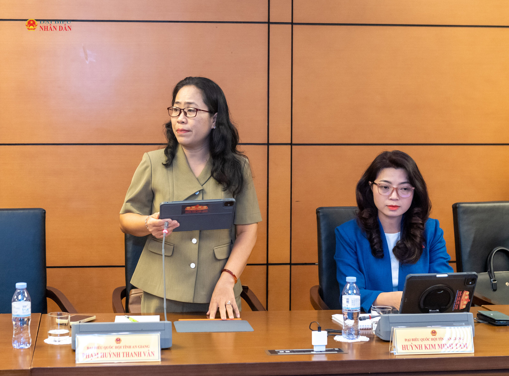 ĐBQH Phạm Huỳnh Thanh Vân (An Giang) phát biểu. Ảnh: Mạnh Hưng