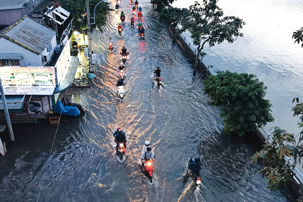 Thông qua bản đồ số cập nhật tình hình triều cường, điểm ngập, người dân có thể chọn hướng di chuyển hoặc gửi thông tin cập nhật tình hình