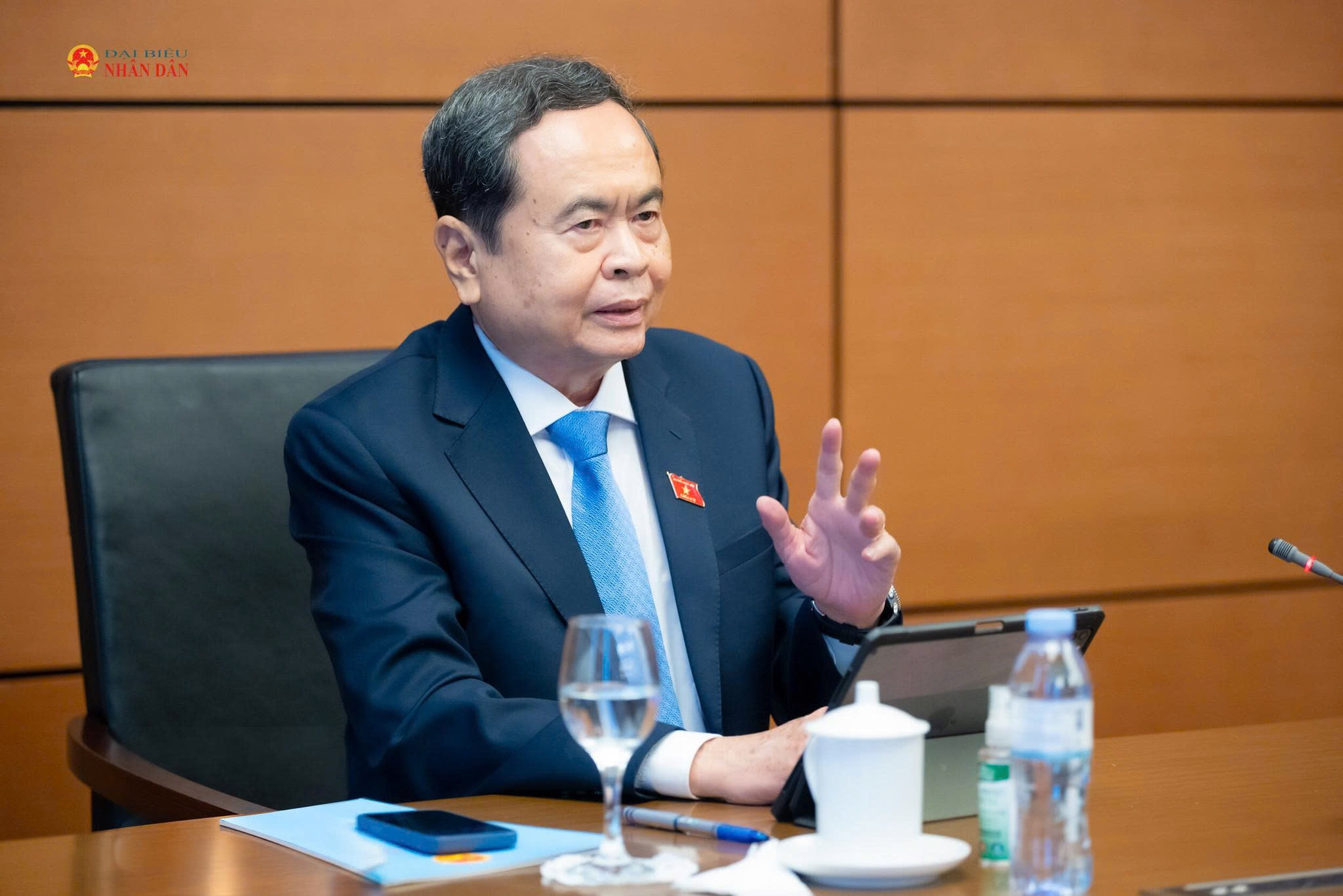 Chủ tịch Quốc hội Trần Thanh Mẫn thảo luận tại tổ