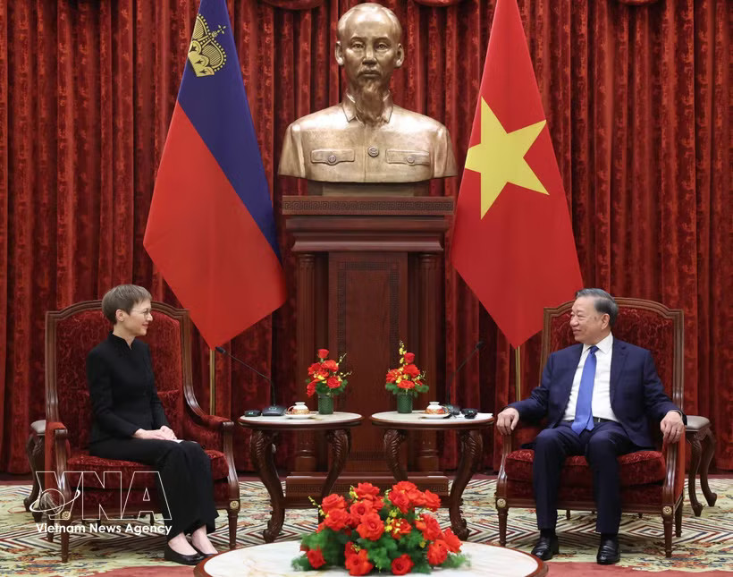 General Secretary of the Communist Party of Vietnam Central Committee and President To Lam receives Liechtenstein Prime Minister Brigitte Haas in Hanoi on October 18. Photo: VNA