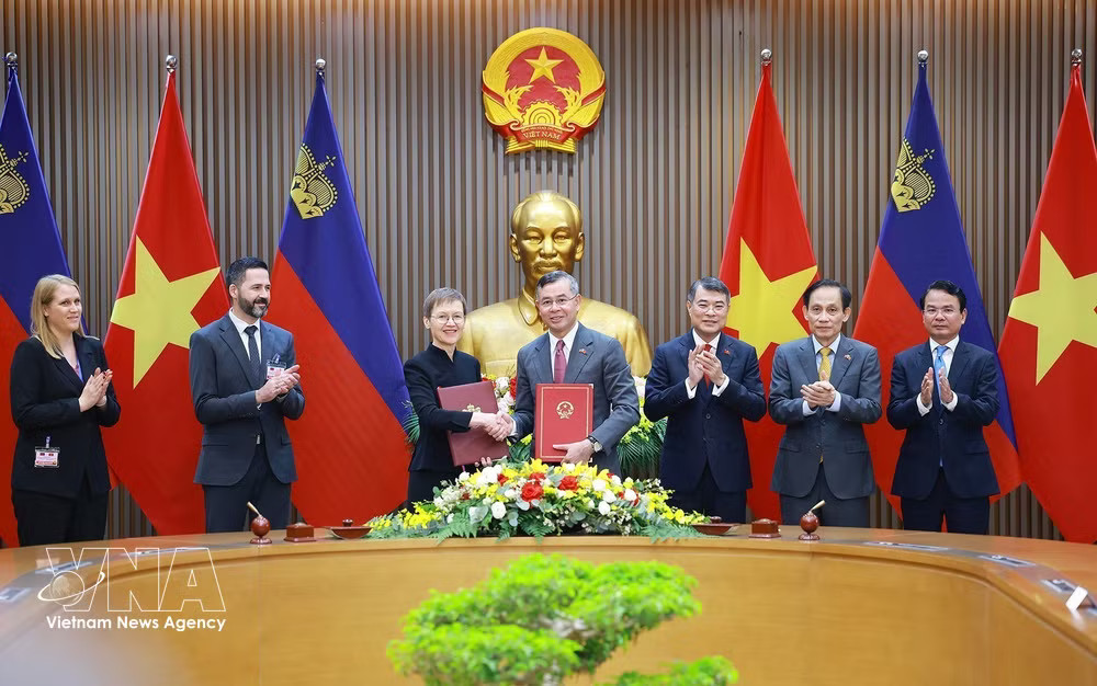 At the signing ceremony of the Double Taxation Avoidance Agreement between Vietnam and Liechtenstein ( Photo: VNA) vnanet_tax.jpg
