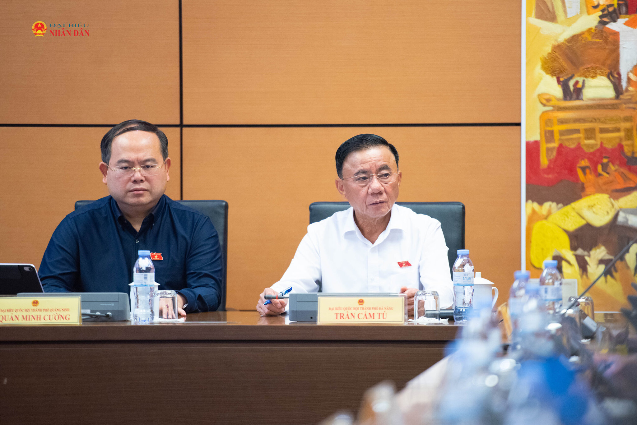 Thường trực Ban Bí thư Trần Cẩm Tú và Trưởng đoàn ĐBQH TP.Quảng Ninh Quảng Minh Cường. Ảnh Xuân Quý