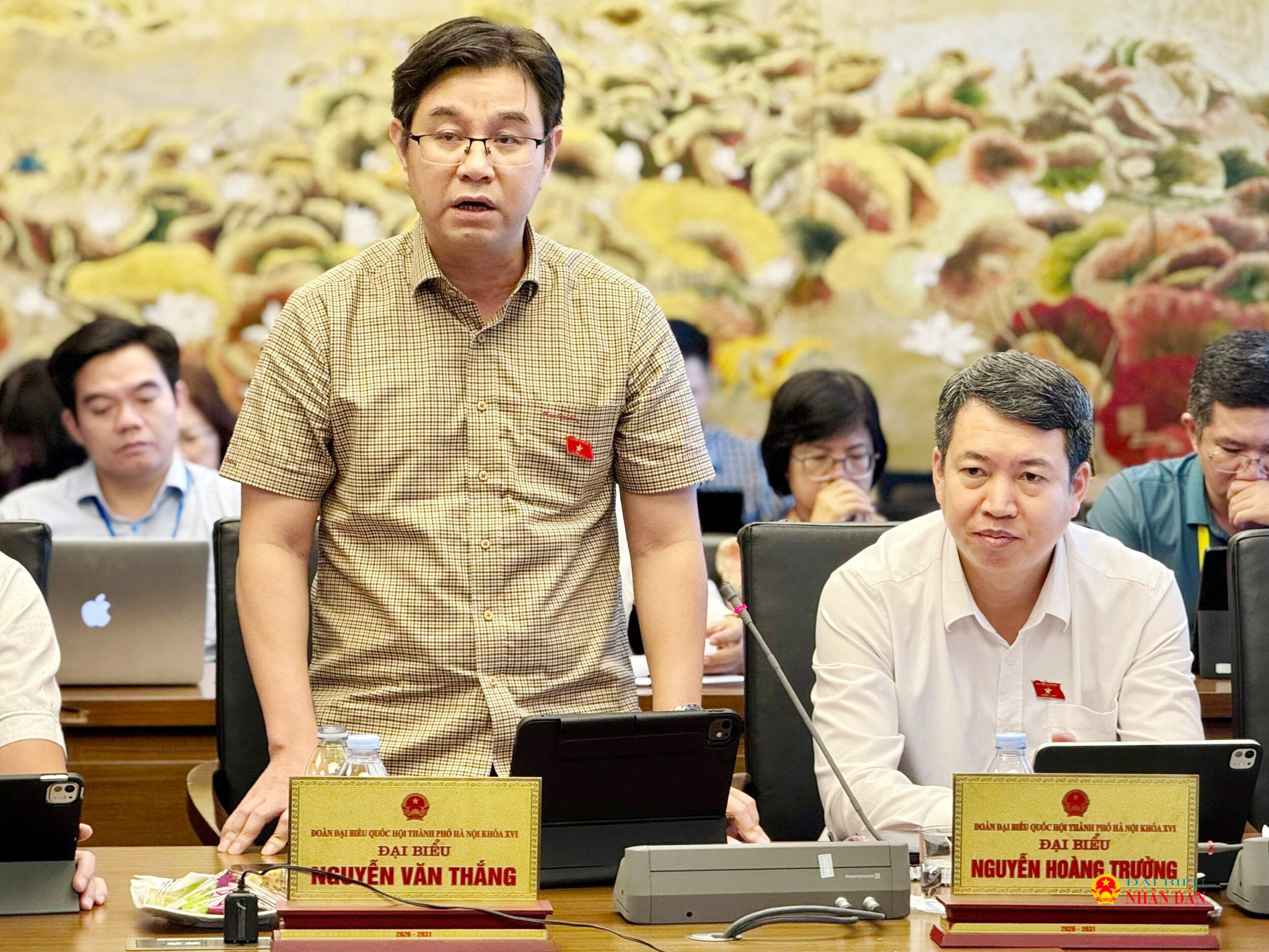 ĐBQH Nguyễn Văn Thắng (Hà Nội) phát biểu thảo luận tại Tổ 1