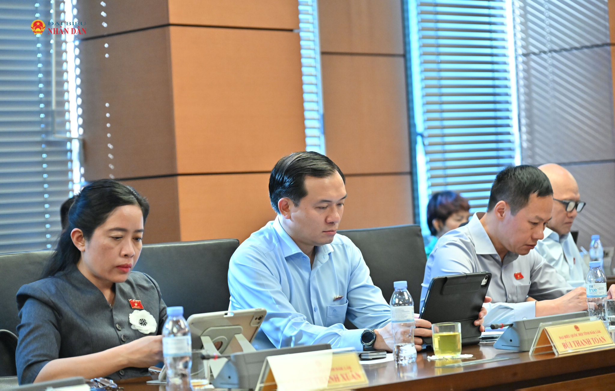 Các đại biểu tại phiên họp