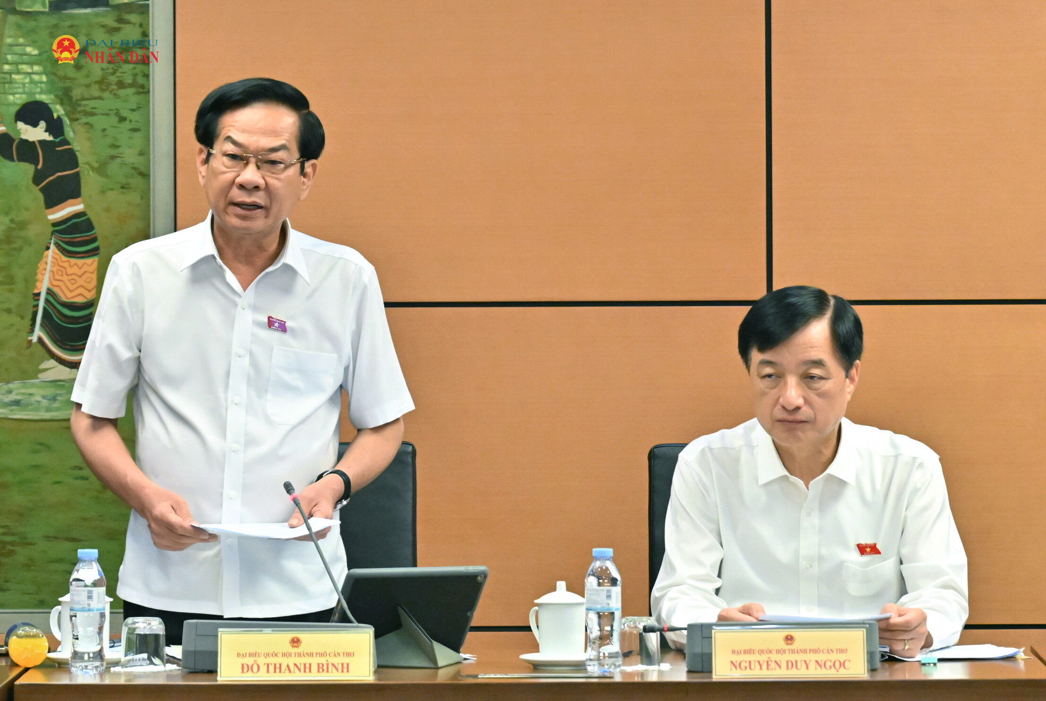 Trưởng Đoàn đại biểu Quốc hội TP. Cần Thơ Đỗ Thanh Bình điều hành thảo luận tại tổ