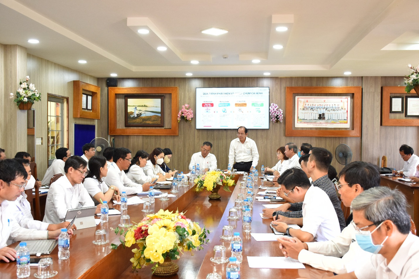 Toàn thể buổi làm việc về các giải pháp phòng chống chùm ca bệnh não mô cầu tại trường THCS Hai Bà Trưng (xã Hiệp Phước)