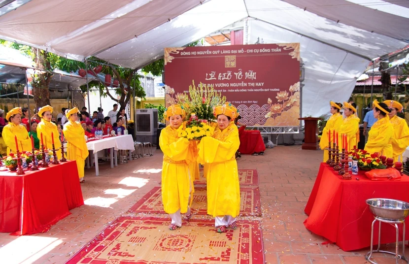 Quang cảnh buổi lễ tế được tổ chức trang nghiêm tri ân công đức của Chánh phu nhân Nguyễn Thị Hay.