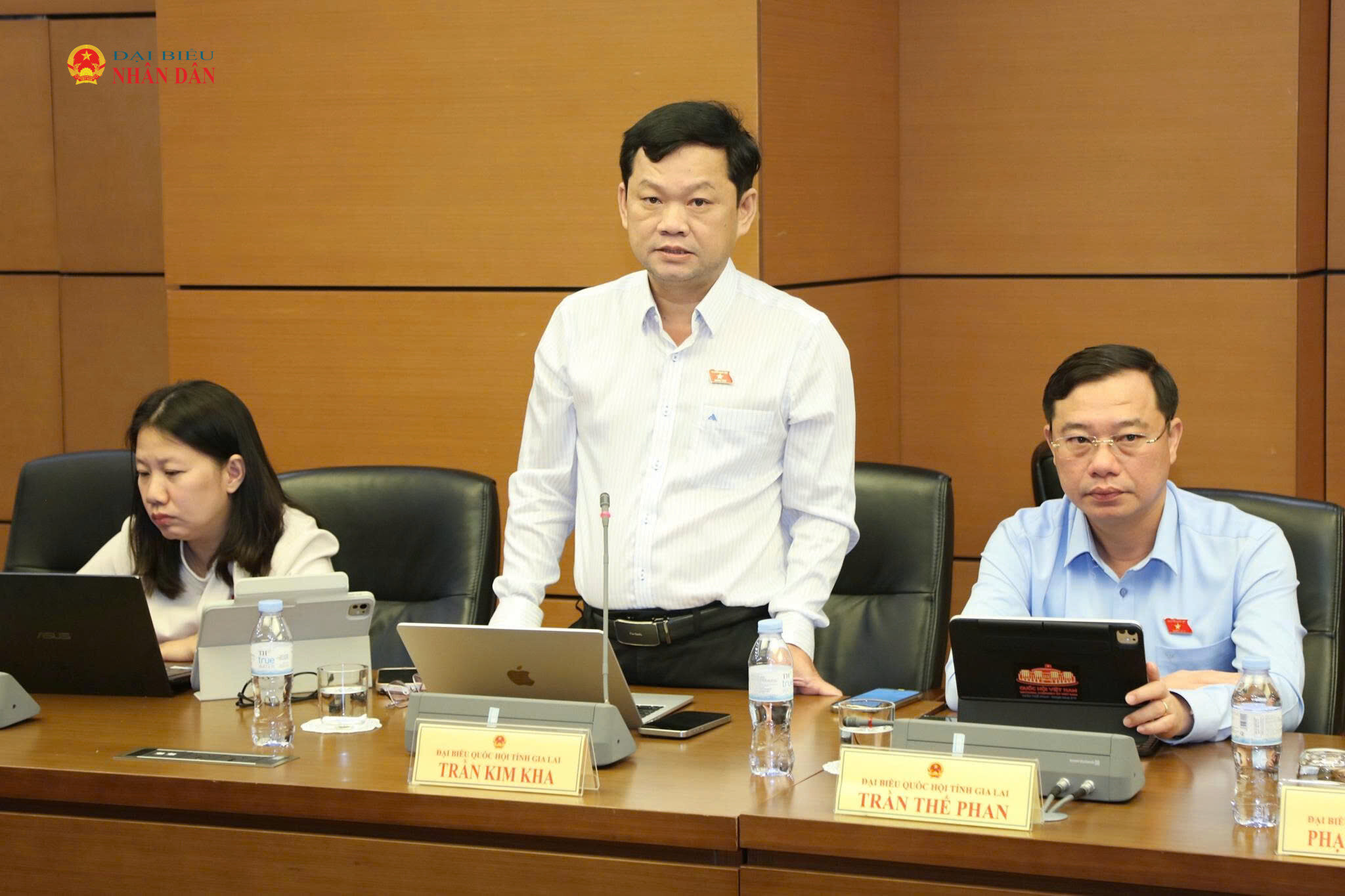 ĐBQH Trần Kim Kha (Gia Lai) phát biểu thảo luận tại tổ