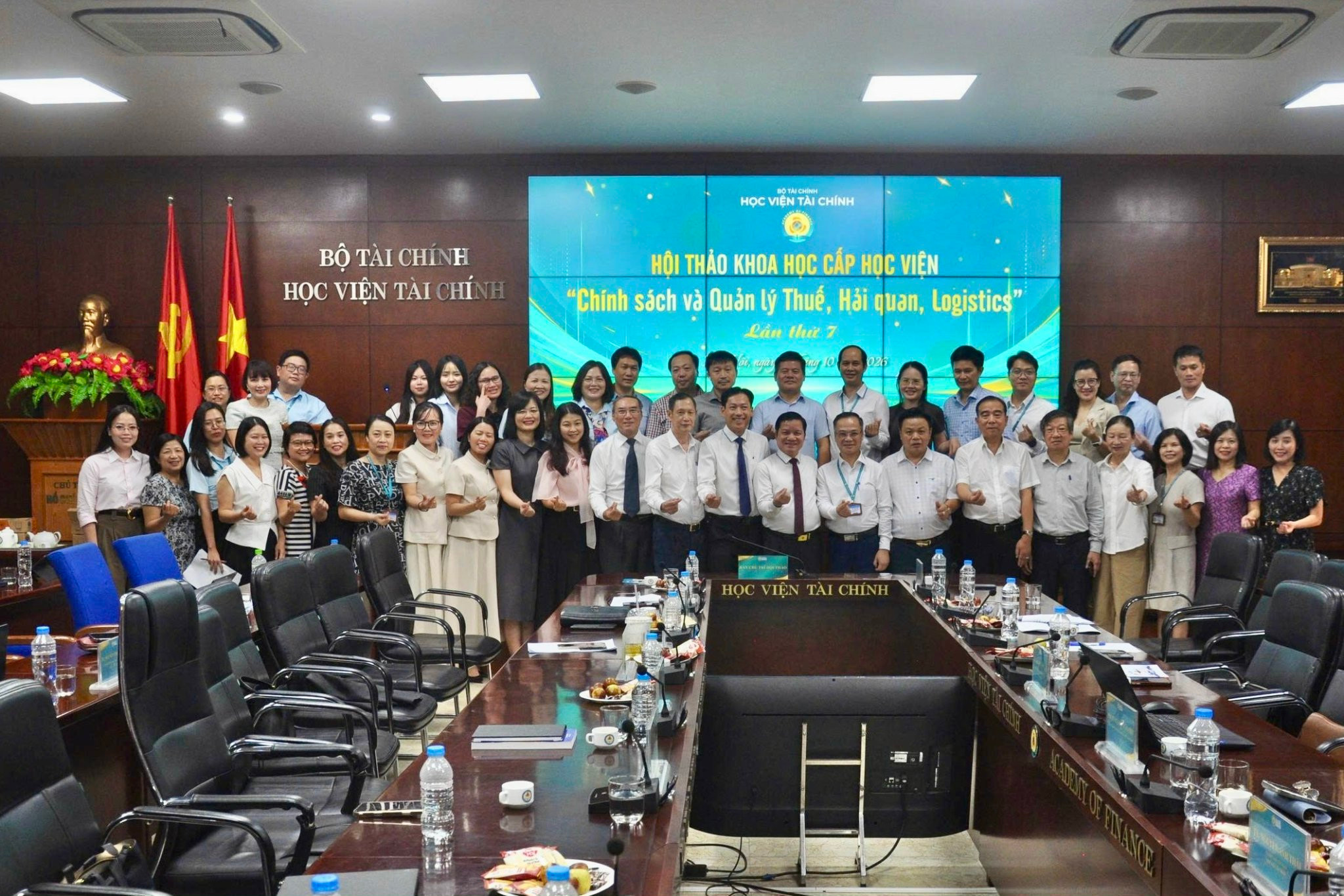 Các đại biểu tham dự Hội thảo.