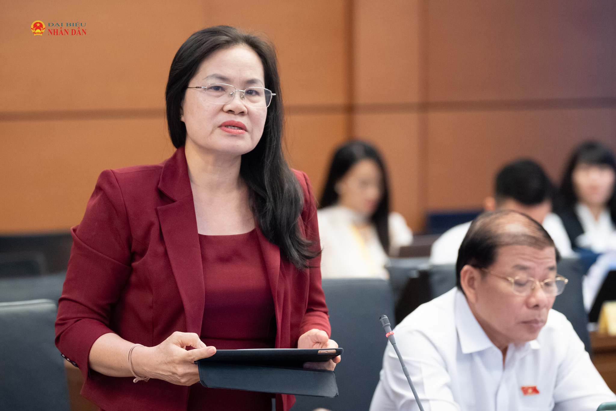 ĐBQH Nguyễn Thị Hồng Hạnh (TP. Hồ Chí Minh) phát biểu thảo luận tại tổ. Ảnh: Phạm Thắng