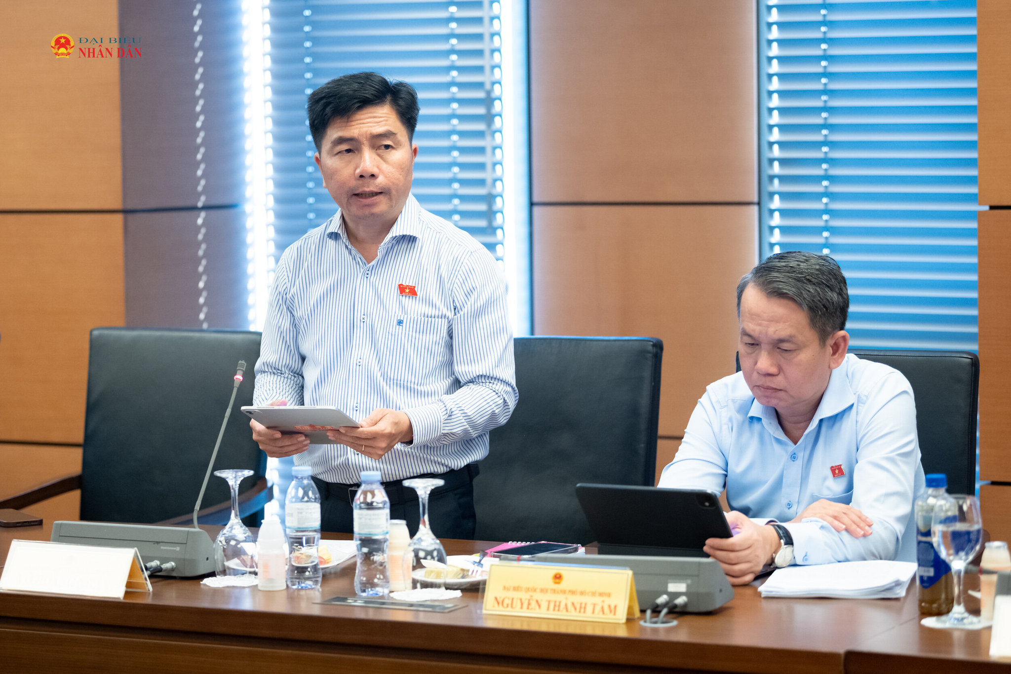 ĐBQH Võ Hoàng Ngân (TP. Hồ Chí Minh) phát biểu thảo luận tại tổ. Ảnh: Phạm Thắng