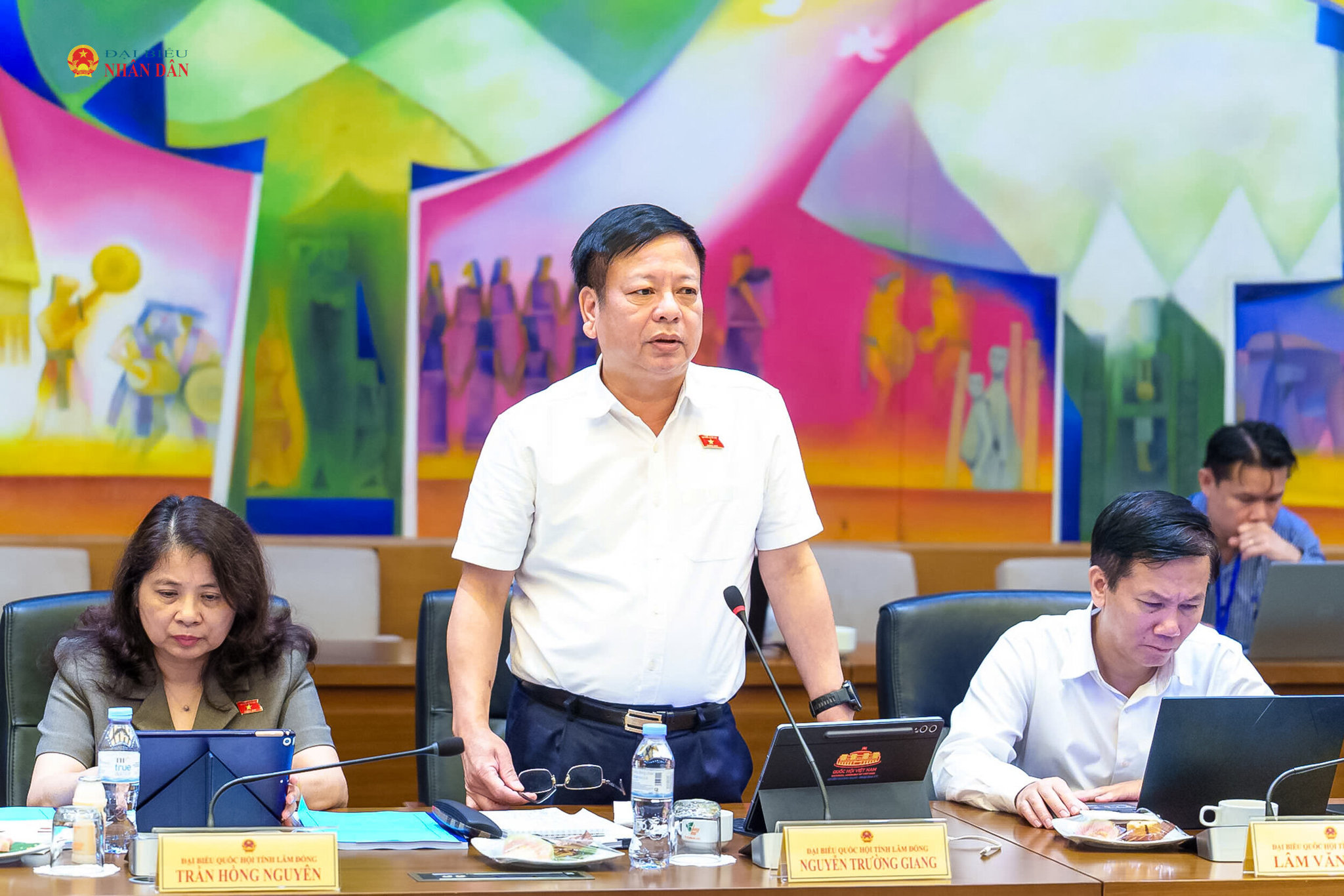 ĐBQH Nguyễn Trường Giang (Tỉnh Lâm Đồng) phát biểu thảo luận tại tổ. Ảnh: Tiến Cường