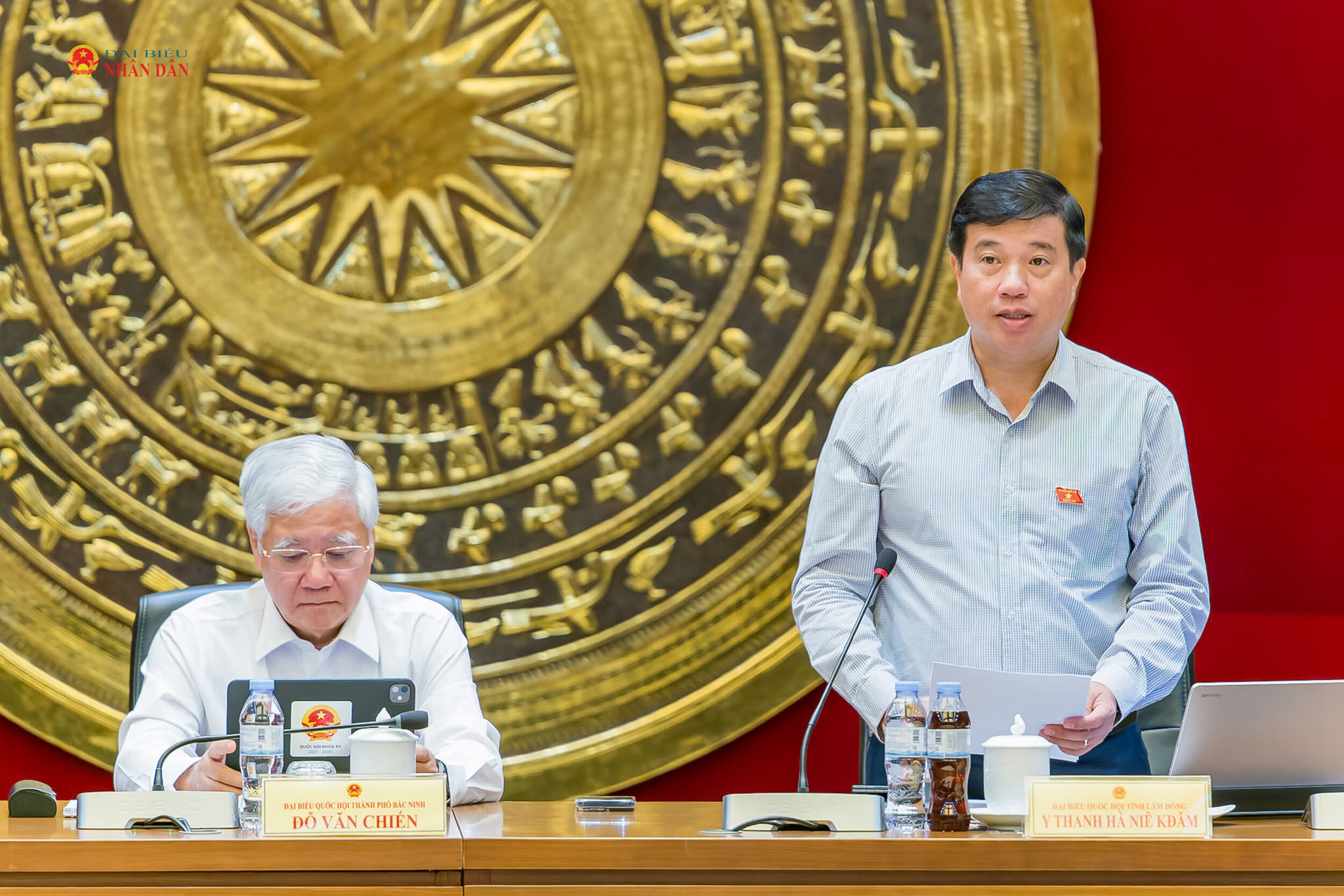 ĐBQH Y Thanh Hà Niê Kđăm (Tỉnh Lâm Đồng) phát biểu thảo luận tại tổ. Ảnh: Tiến Cường