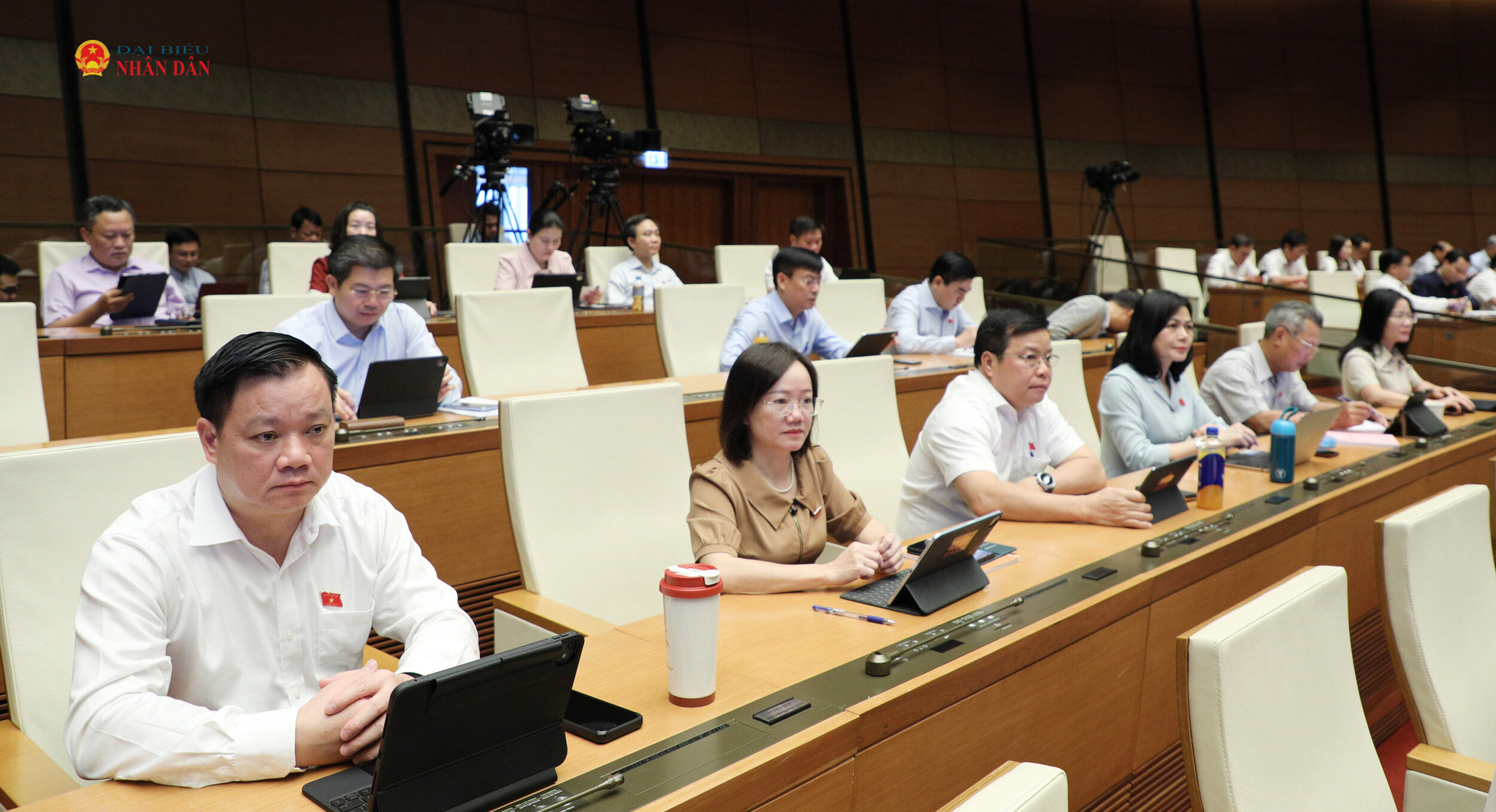 Các đại biểu tham dự phiên họp