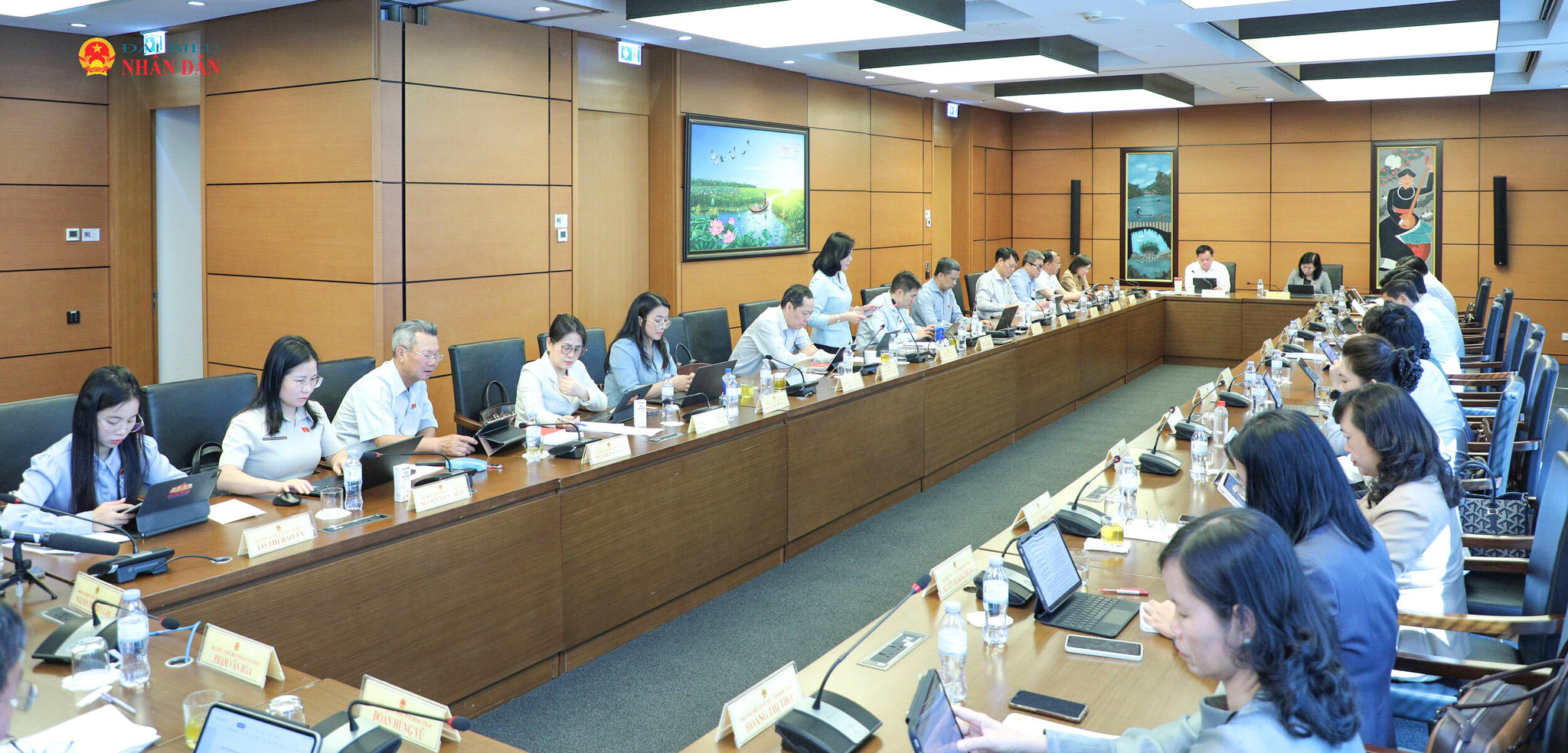 Toàn cảnh phiên thảo luận Tổ 10
