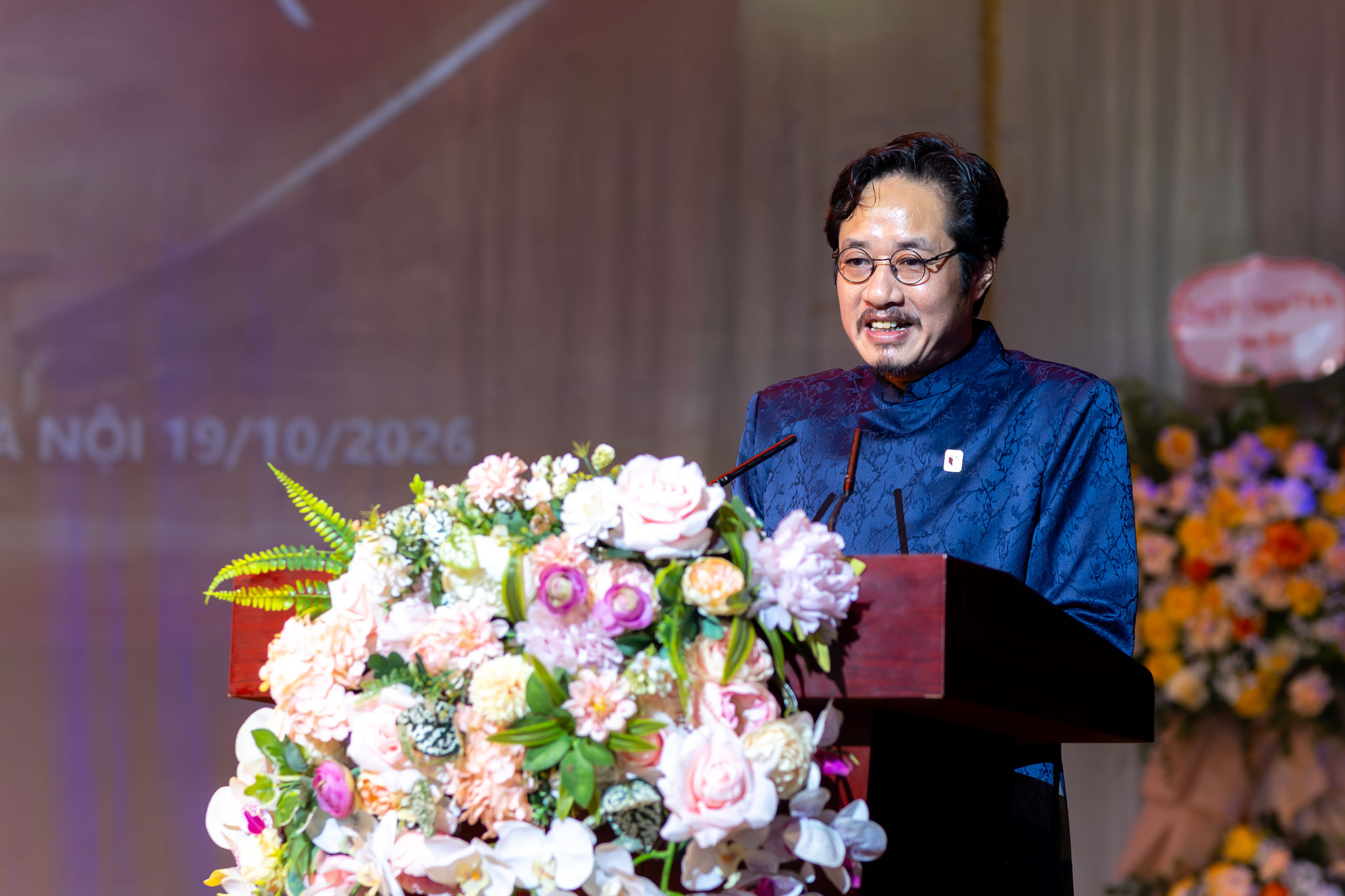Hiệu trưởng Trường Đại học Sân khấu - Điện ảnh Hà Nội, NSƯT Bùi Như Lai thông tin tại họp báo