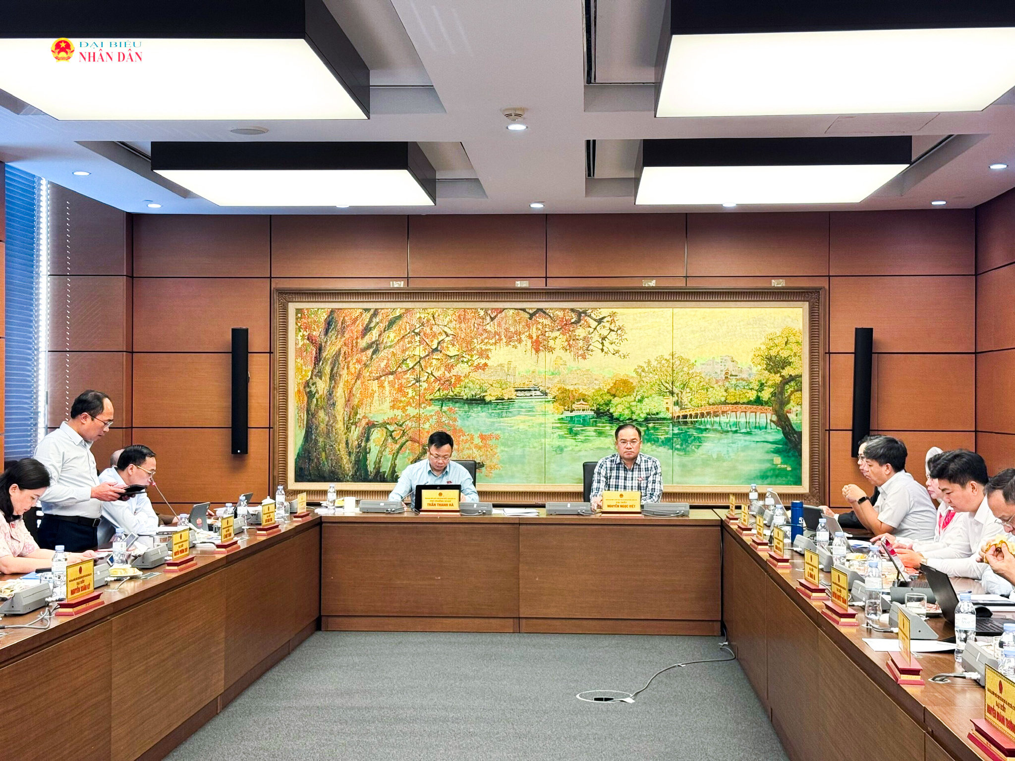 Quang cảnh thảo luận tại Tổ 1