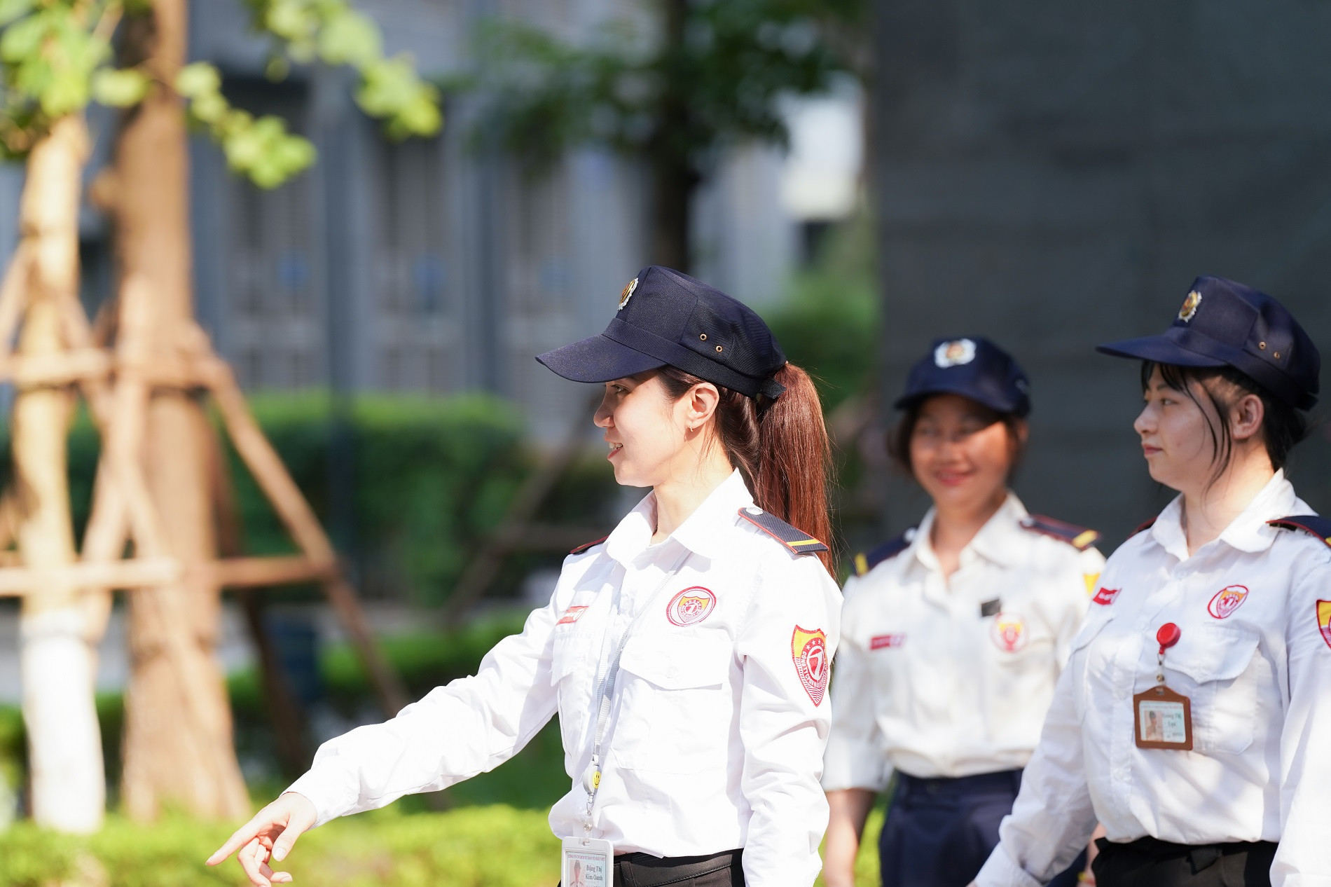 Nghề an ninh không chỉ đòi hỏi sự đúng giờ, đúng vị trí mà còn cần khả năng phát hiện những dấu hiệu bất thường, từ góc camera cần chú ý đến phương tiện lạ hay những tình huống phát sinh. Dù khác biệt về thể chất nhưng với sự rèn luyện nghiệp vụ, tinh thần trách nhiệm và khả năng xử lý tình huống…