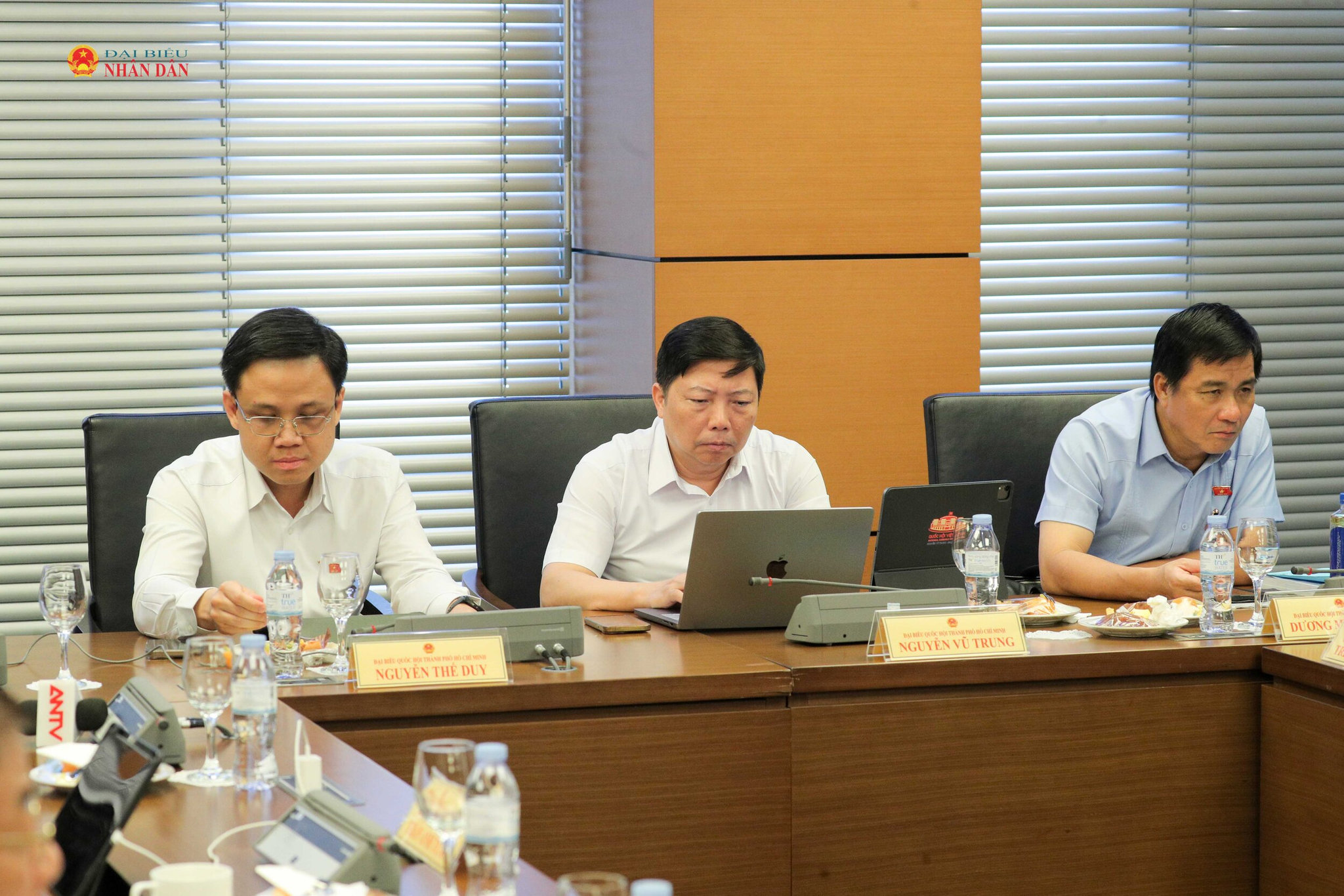 Các đại biểu tại Tổ 2 (TP. Hồ Chí Minh). Ảnh Hồ Long