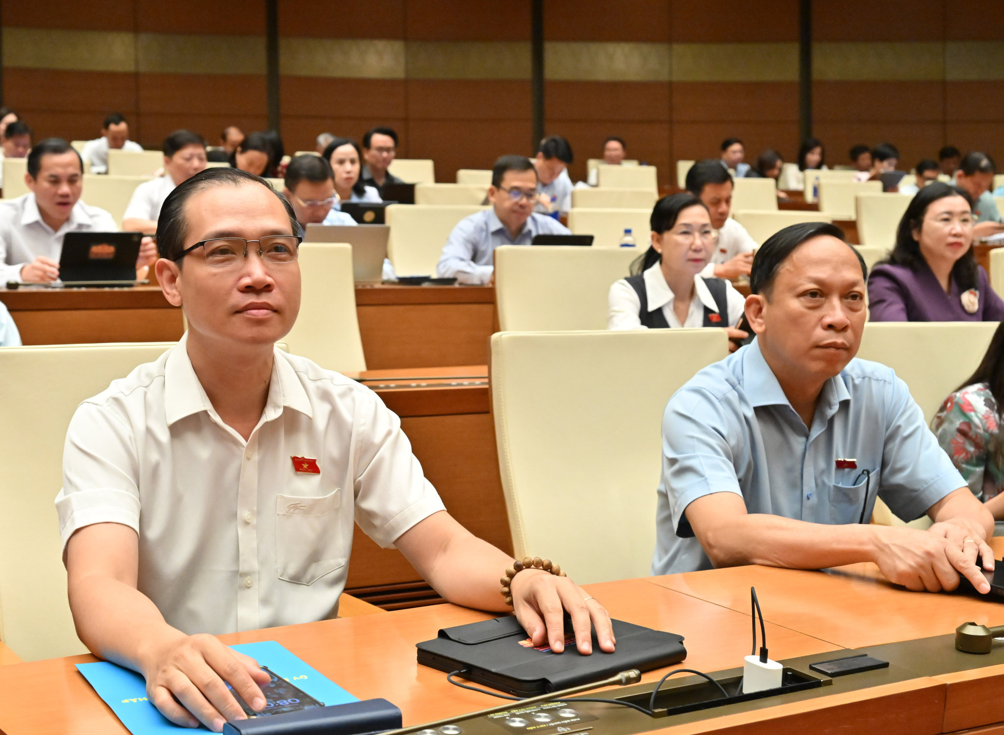 Các đại biểu tham dự phiên họpVQK_6947