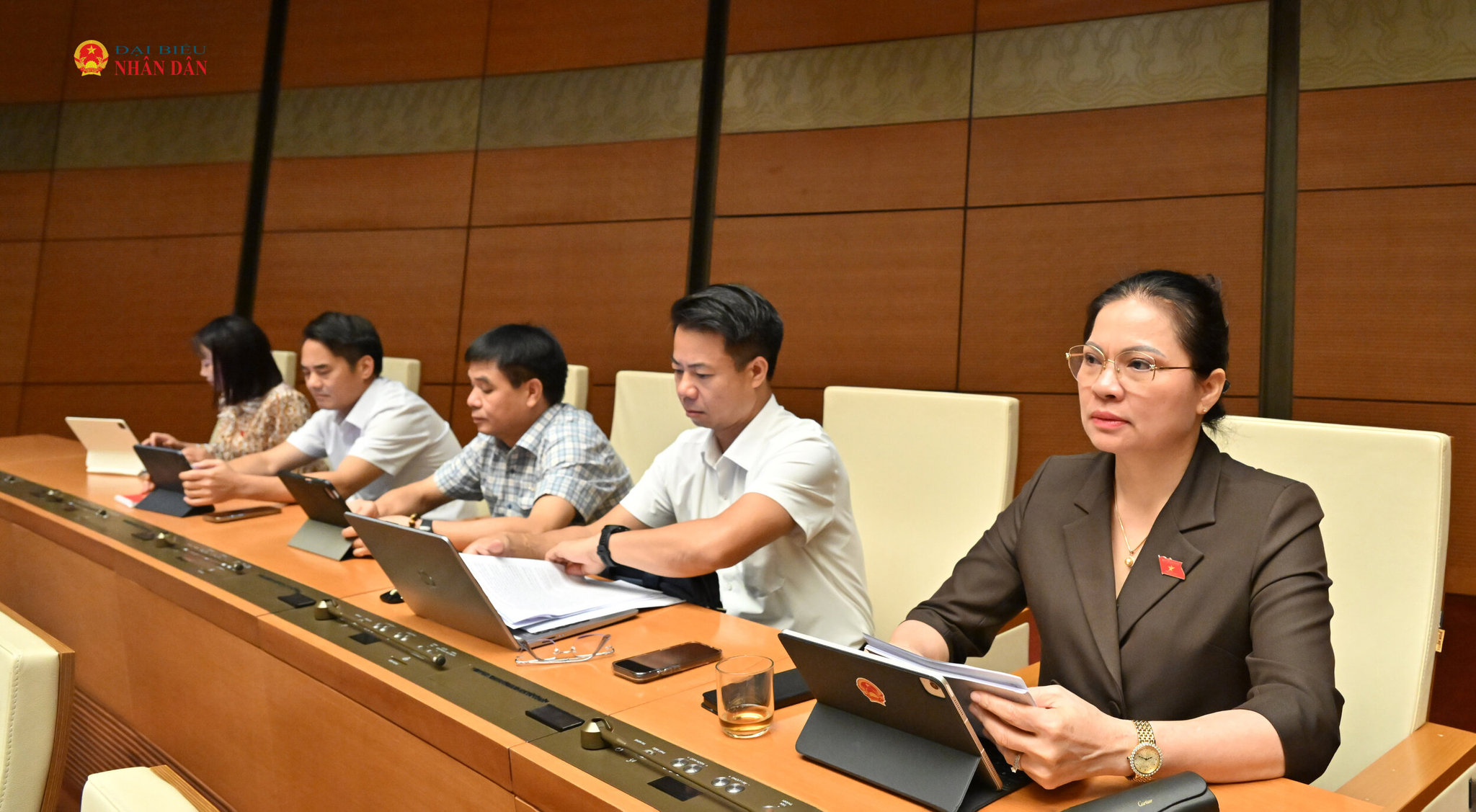 Các đại biểu tham dự phiên họp